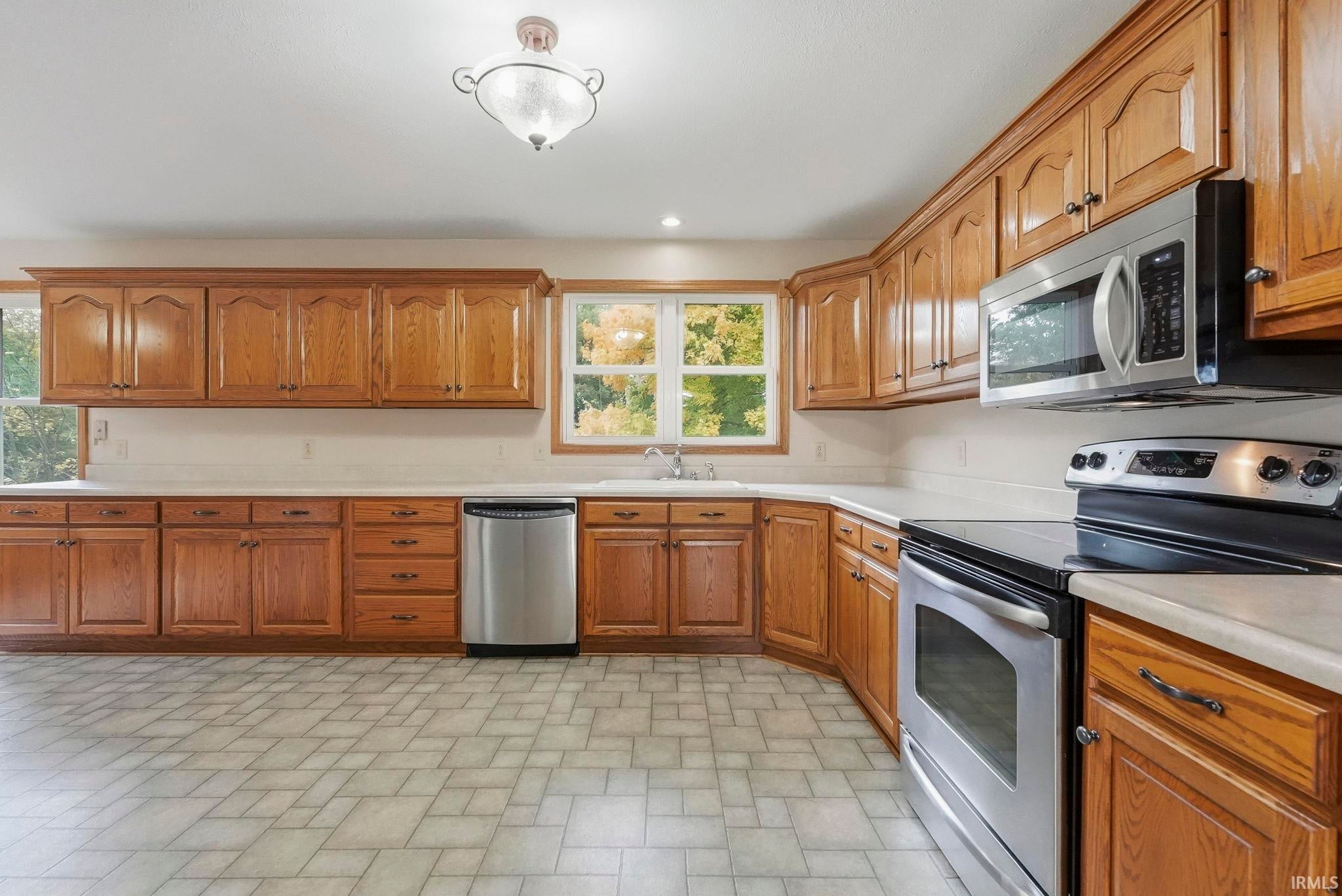 Image of 9540 E 500 South Road