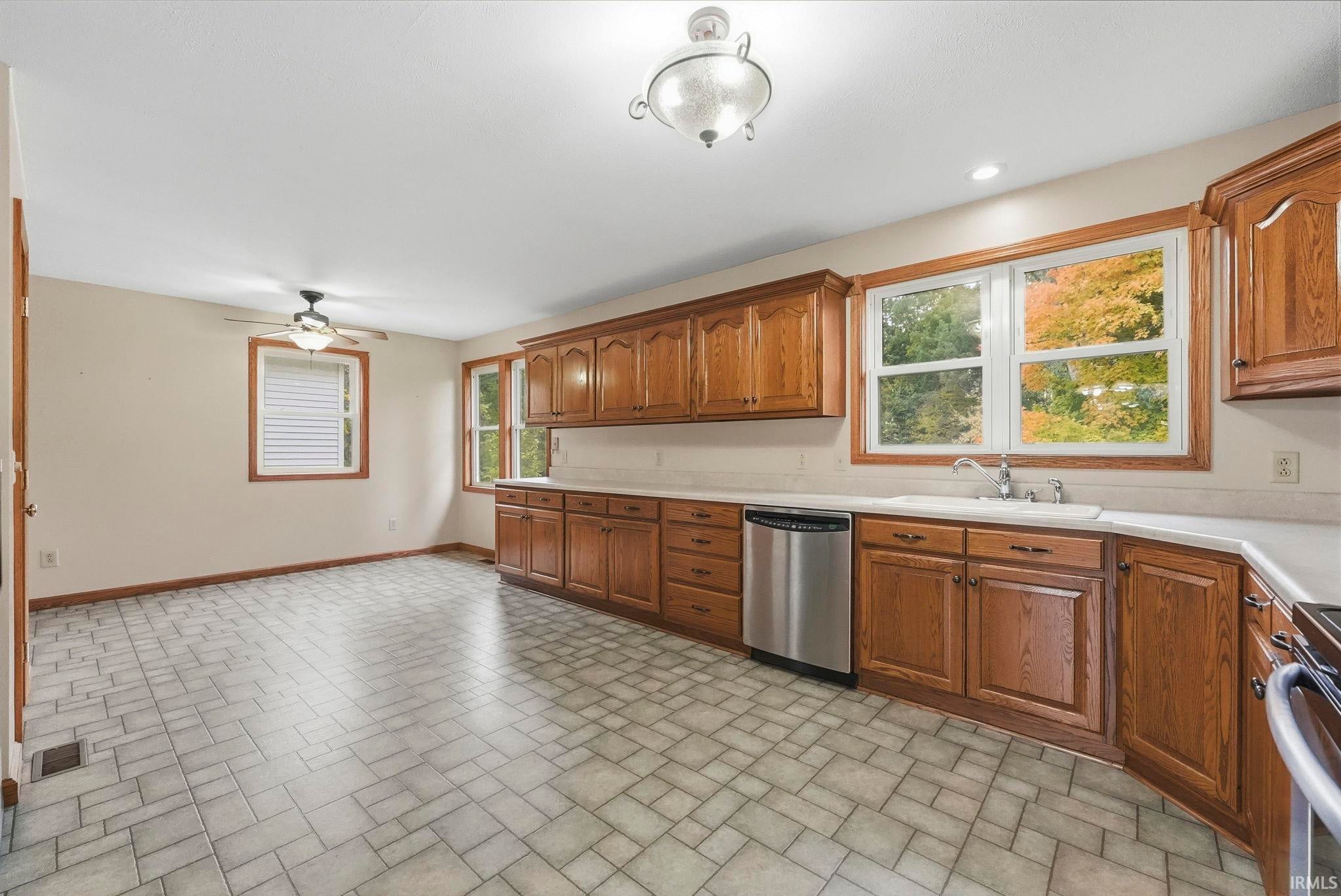 Image of 9540 E 500 South Road