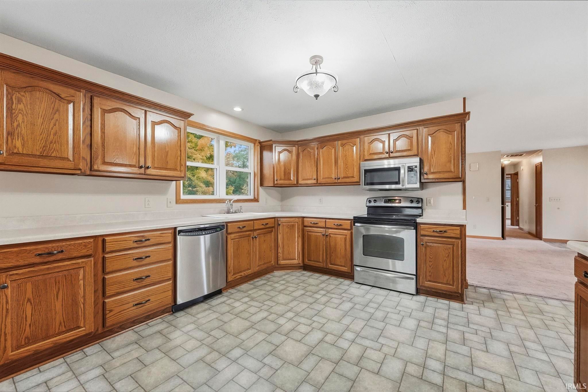 Image of 9540 E 500 South Road