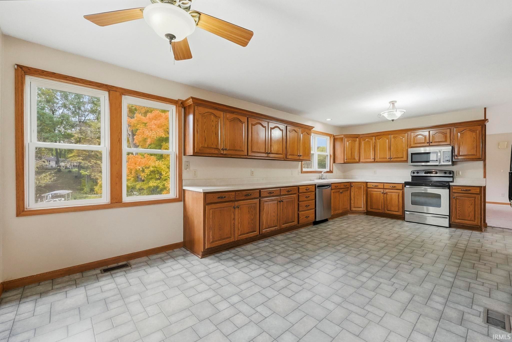 Image of 9540 E 500 South Road