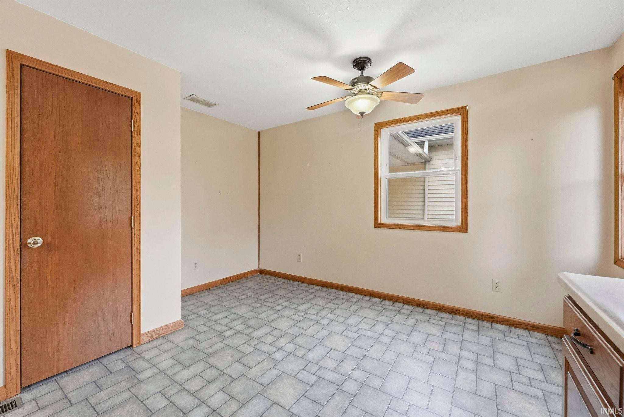 Image of 9540 E 500 South Road