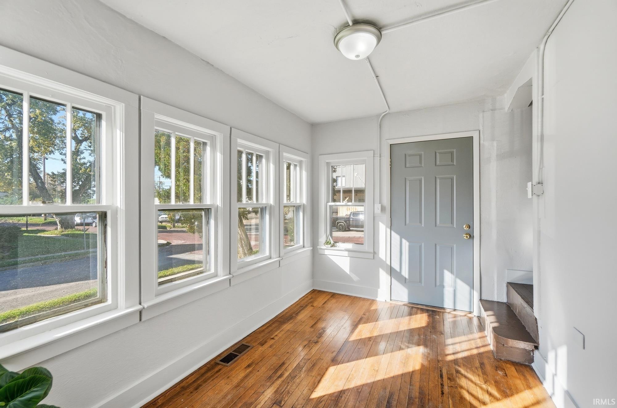 Image of 704 Davis Street