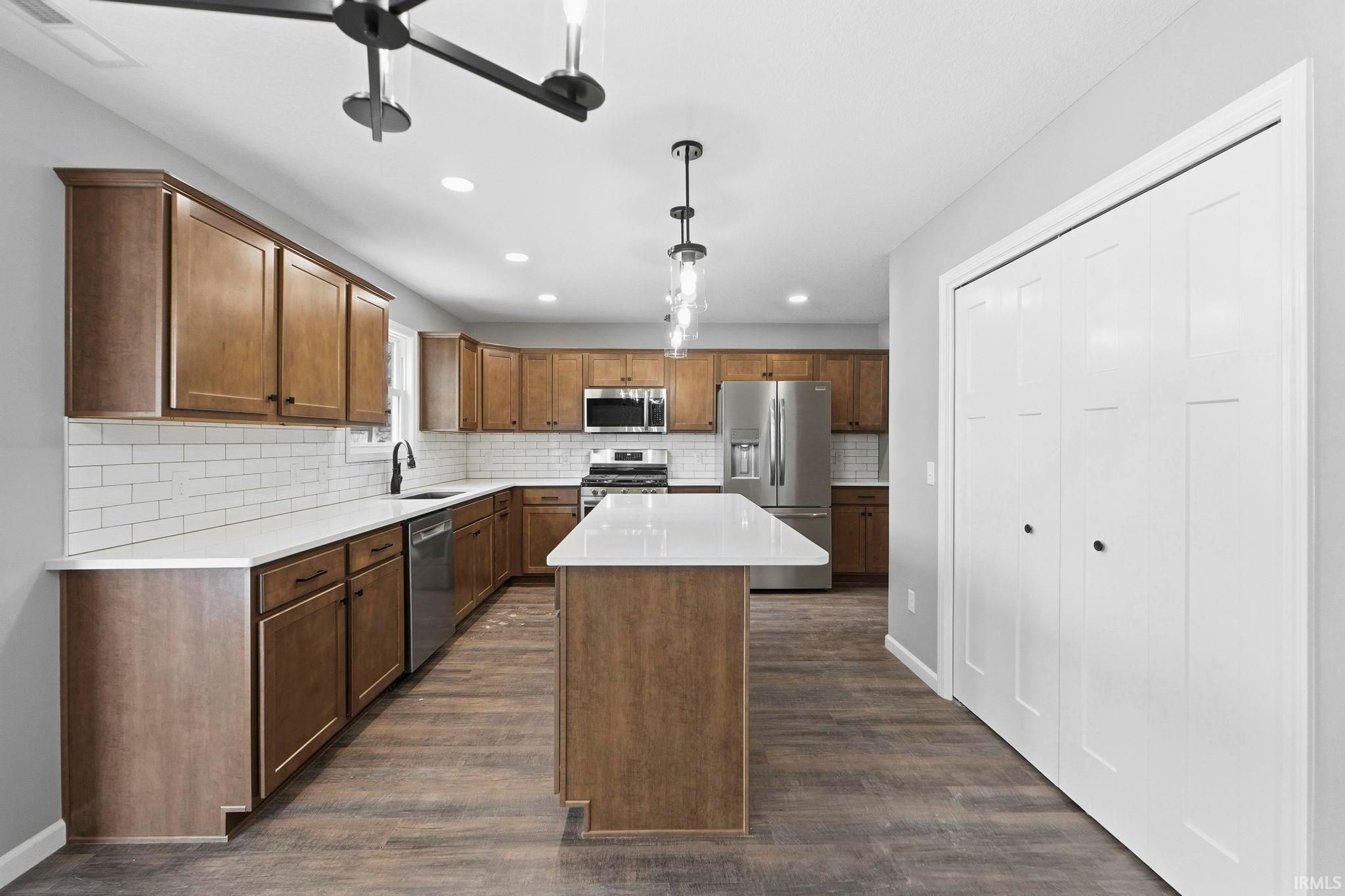 Image of 818 Gullet Avenue