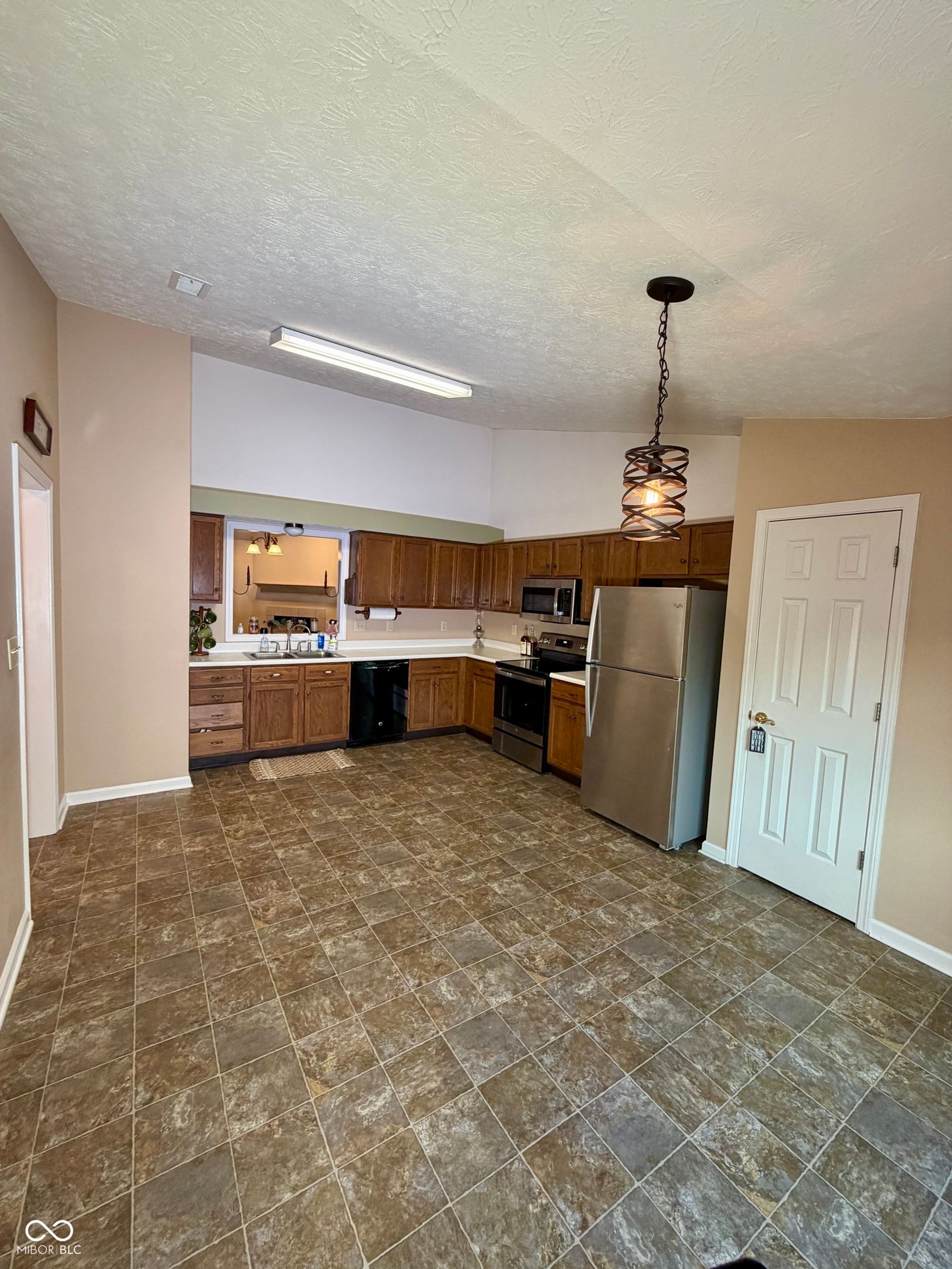 Image of 1019 E Killian Drive