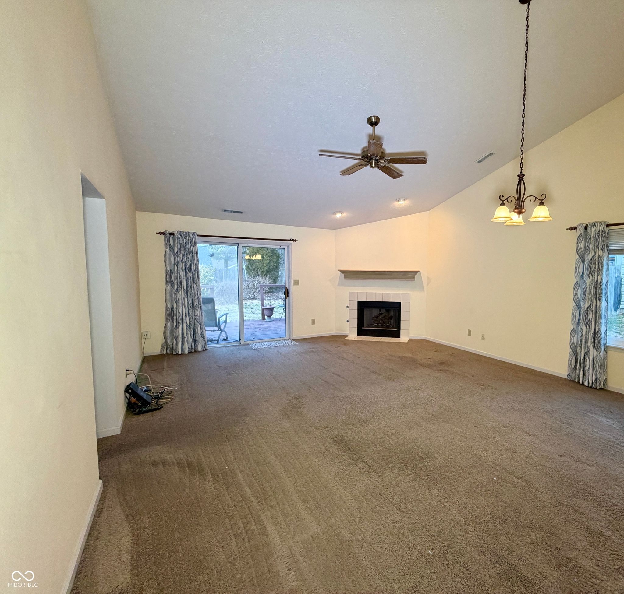 Image of 1019 E Killian Drive