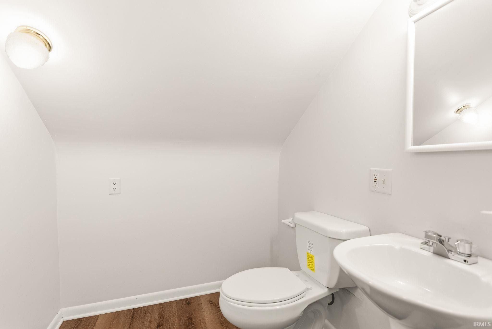 Image of 2425 White Oak Avenue