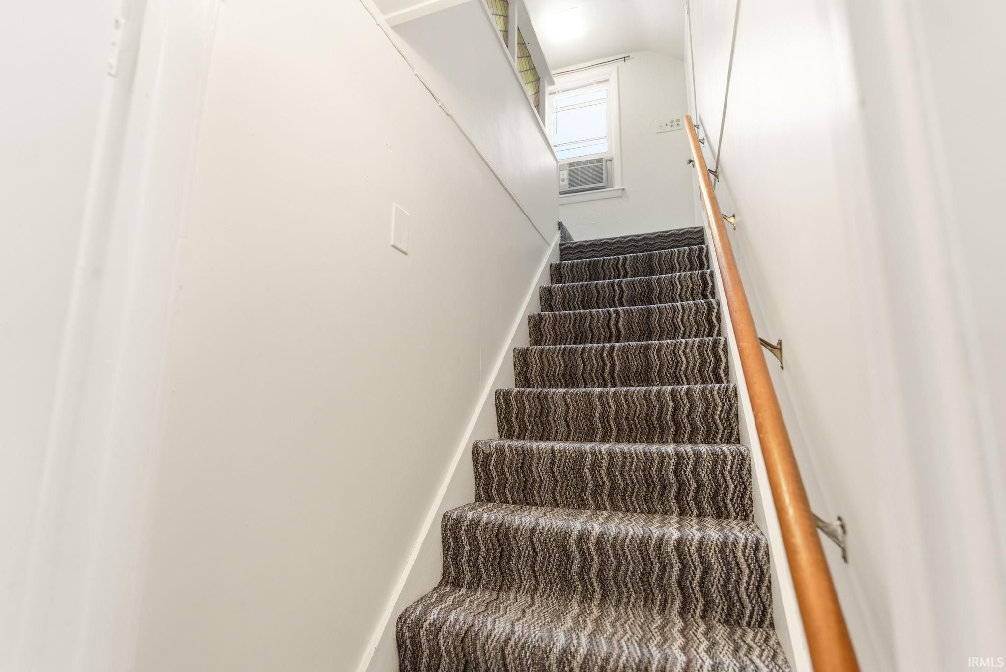 Image of 2425 White Oak Avenue