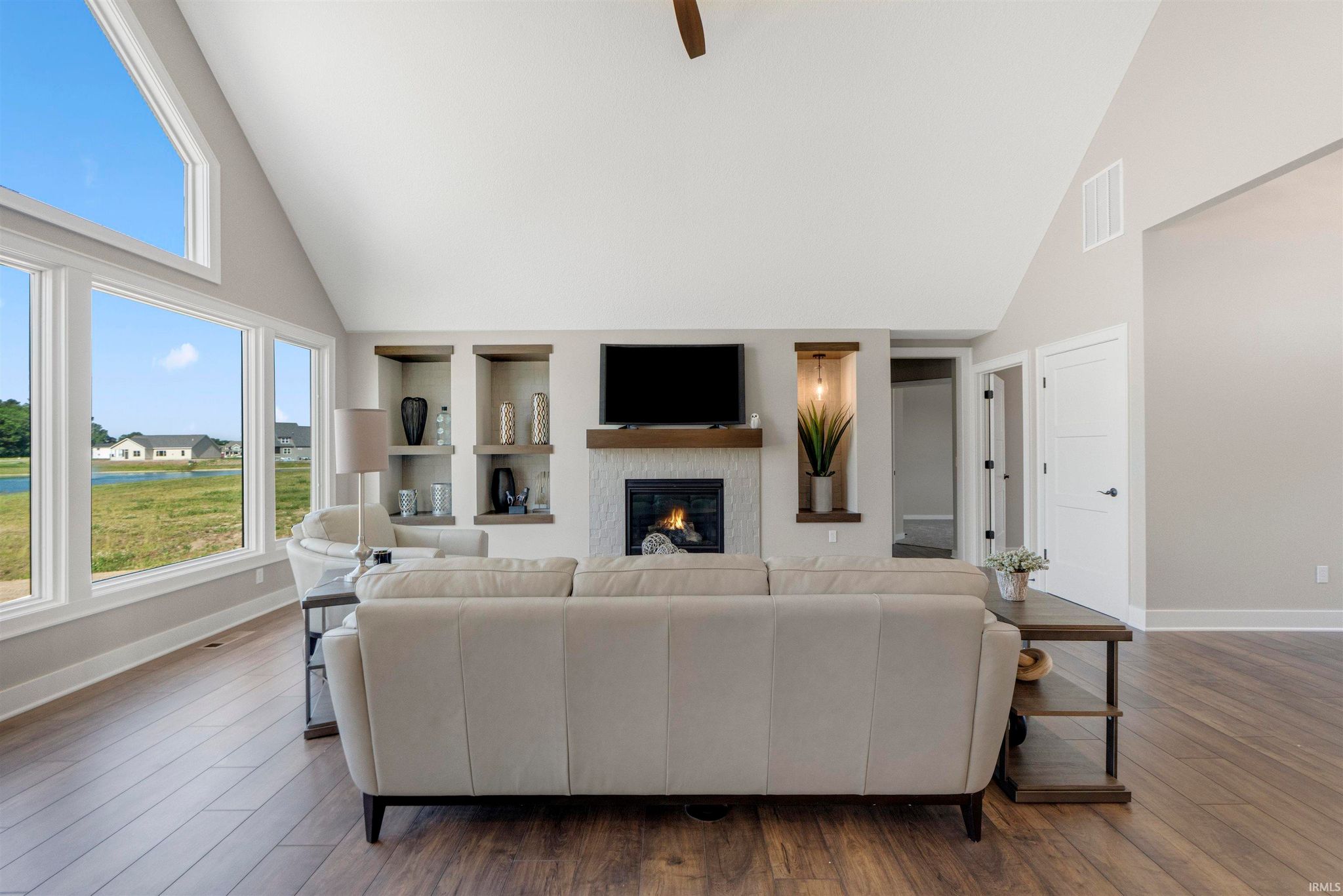 Image of 17645 Monza Pass