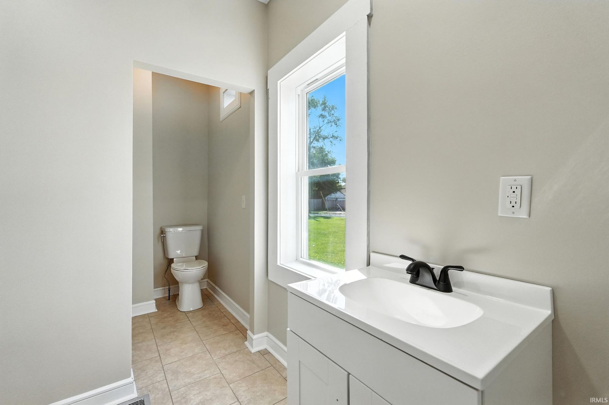 Image of 2611 S Anthony Boulevard