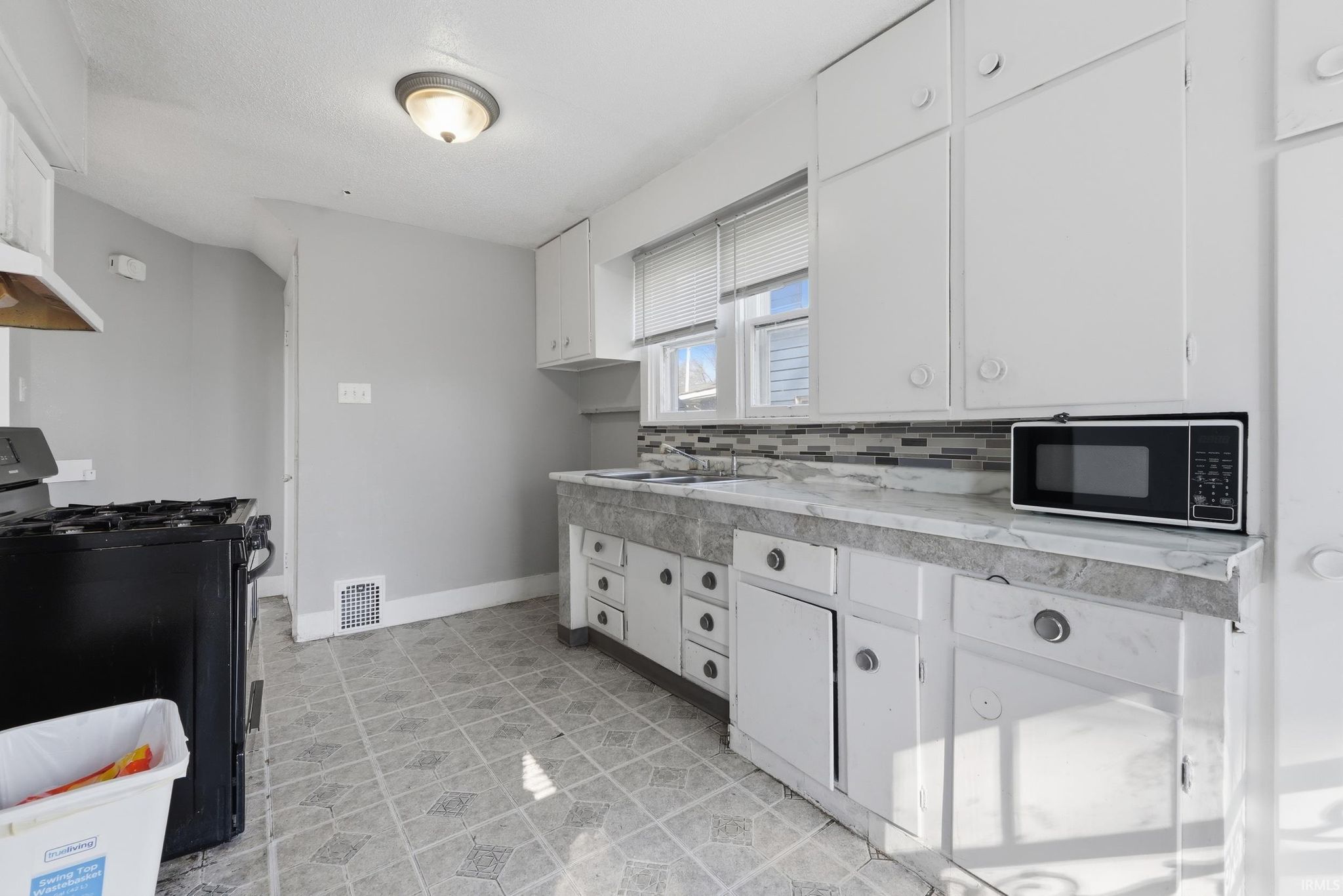 Image of 3015 Holton Avenue