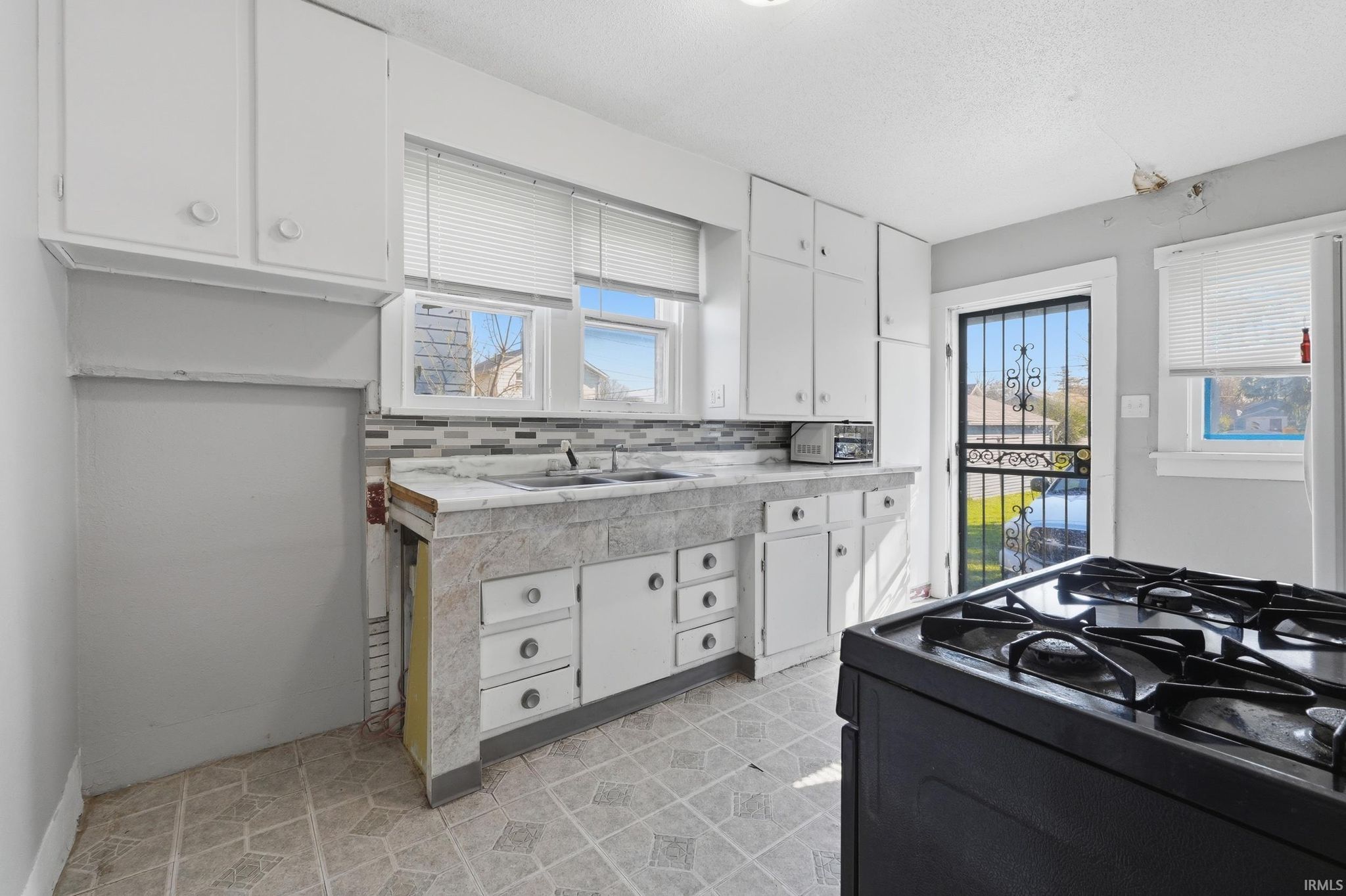 Image of 3015 Holton Avenue