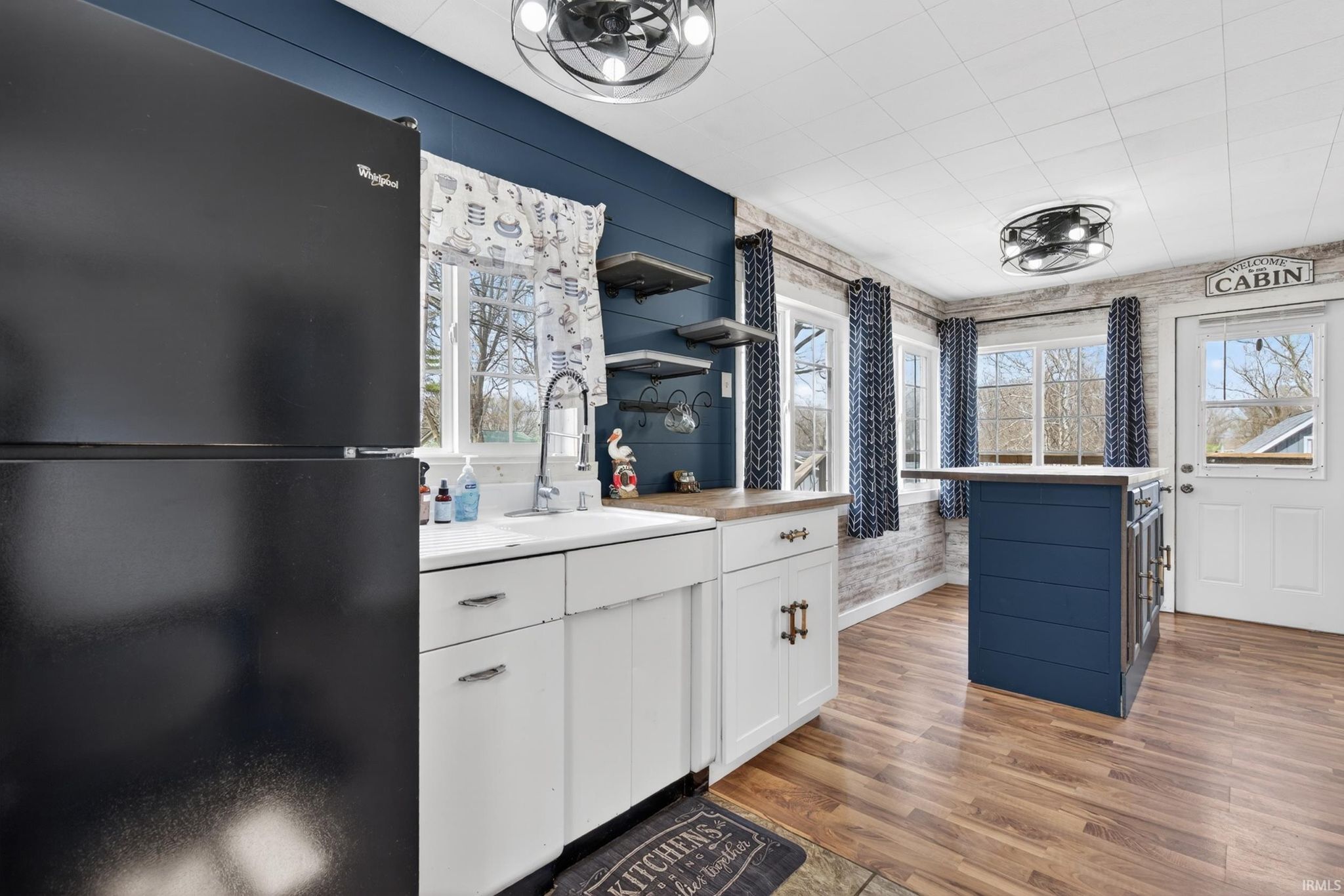 Image of 930 w 590 s Messick Lk