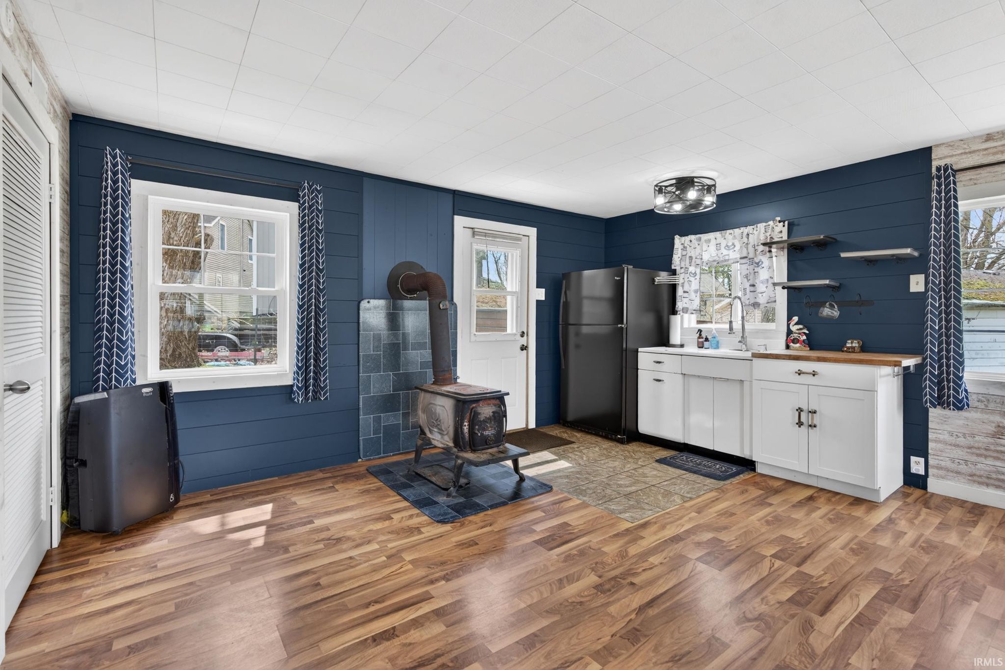 Image of 930 w 590 s Messick Lk