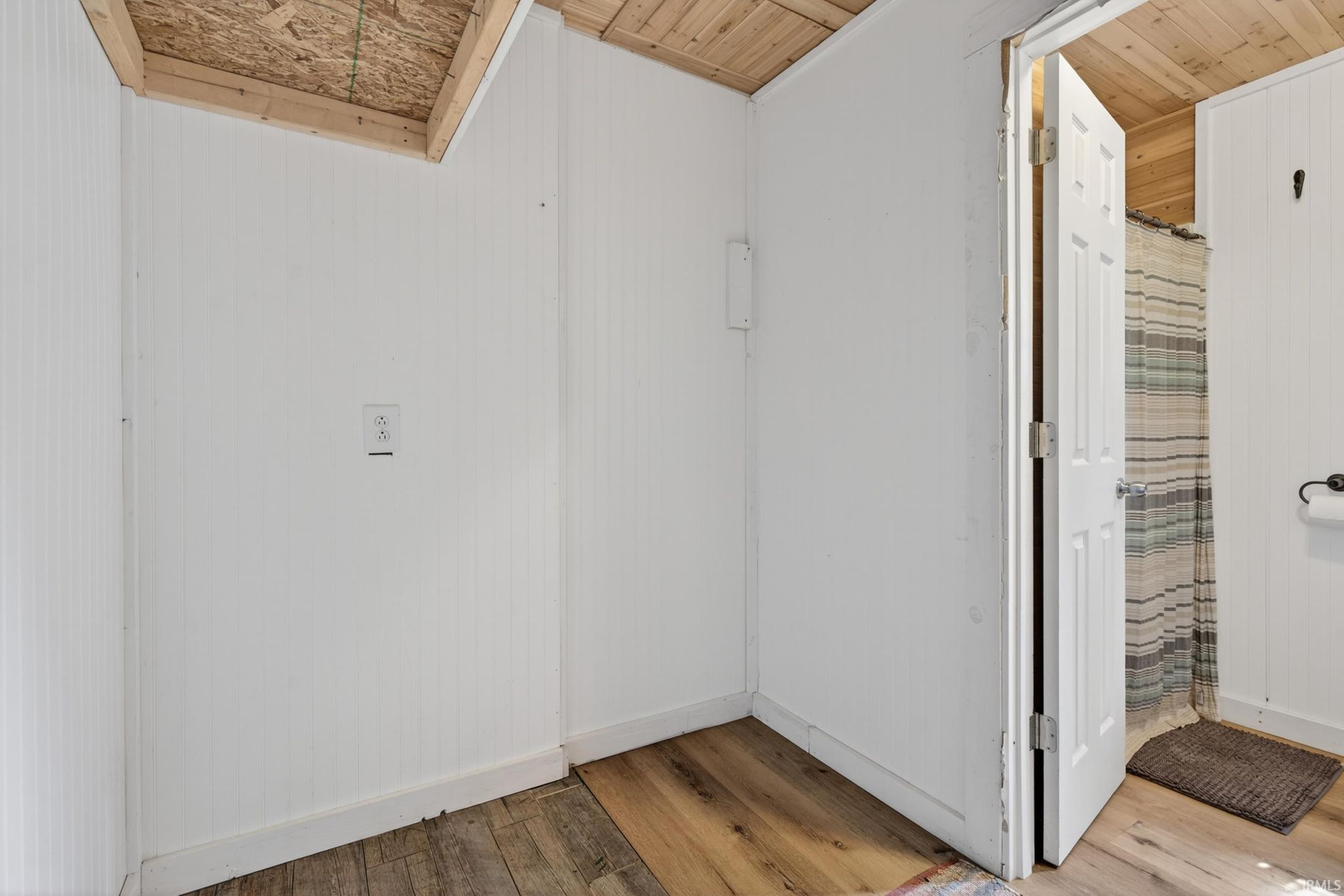 Image of 930 w 590 s Messick Lk