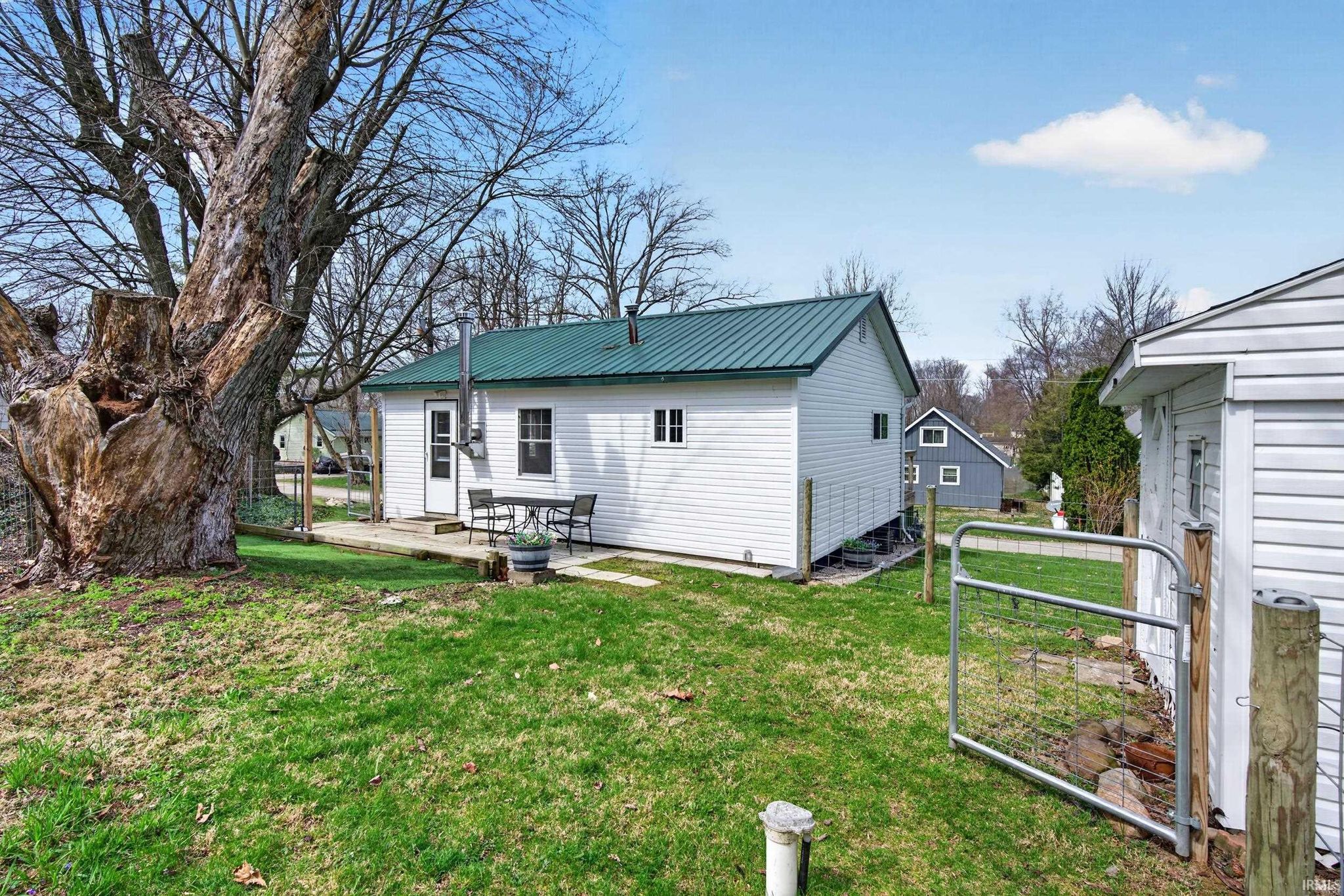 Image of 930 w 590 s Messick Lk