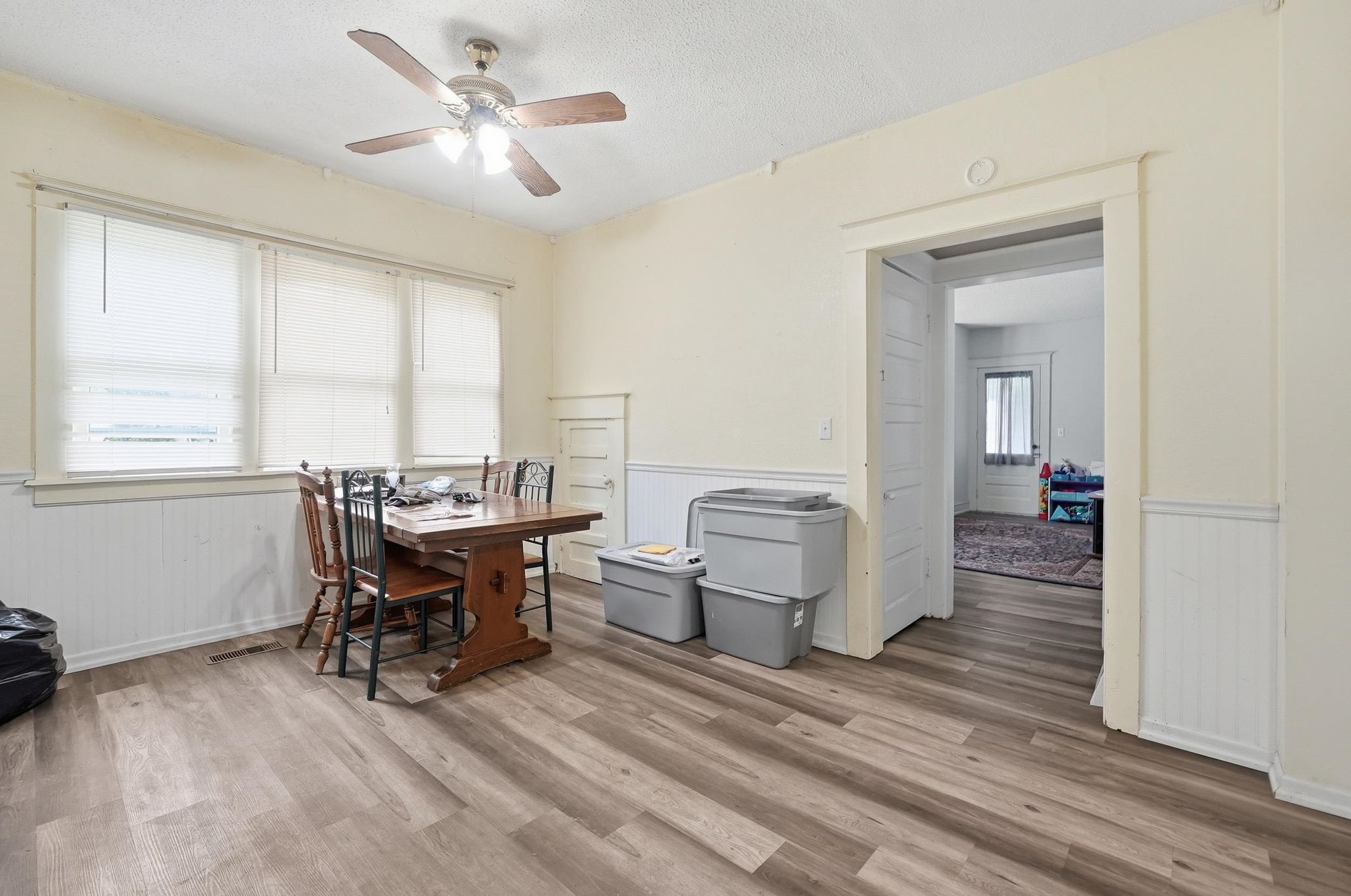 Image of 127 N Kinney