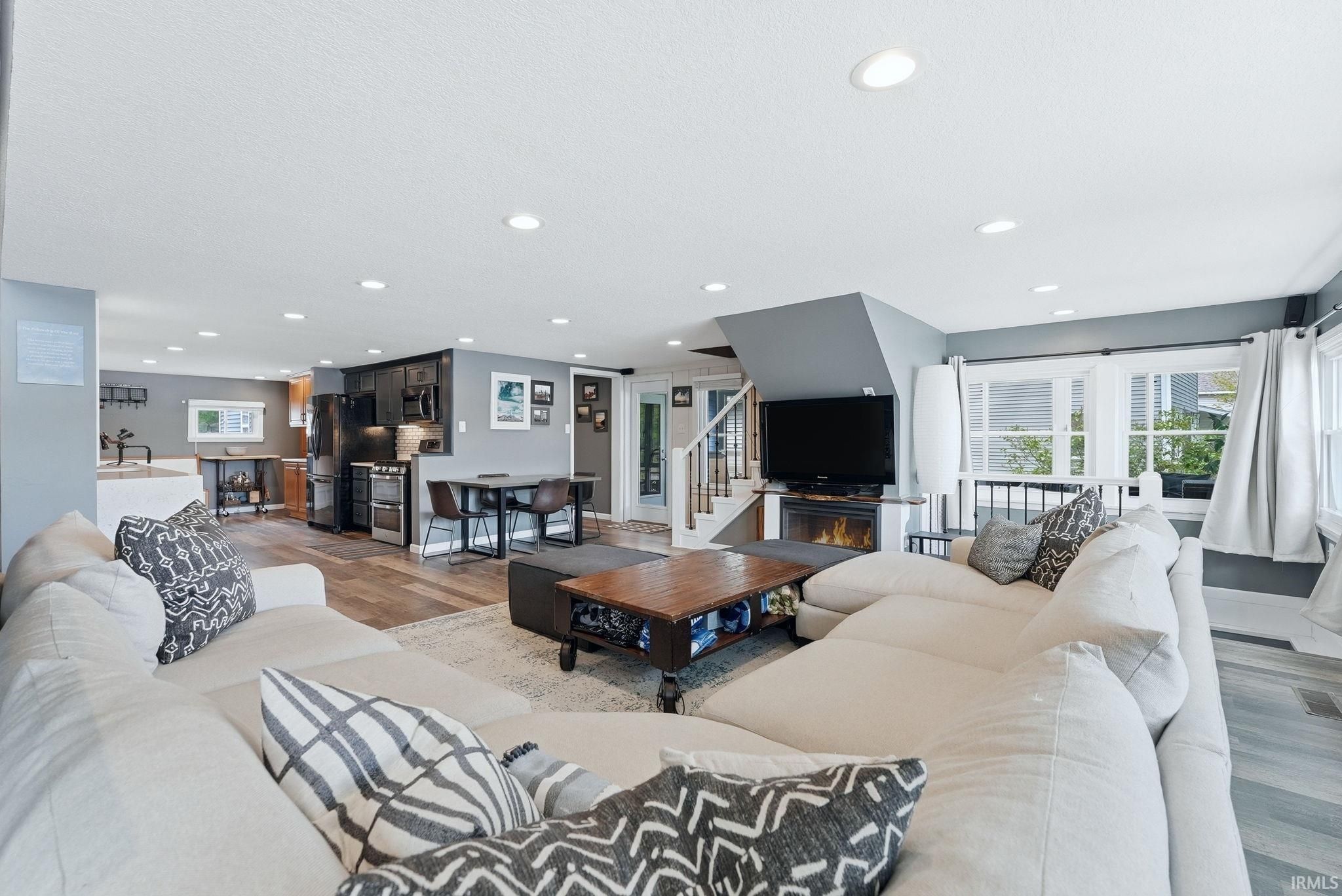 Image of 1025 Pleasant Point