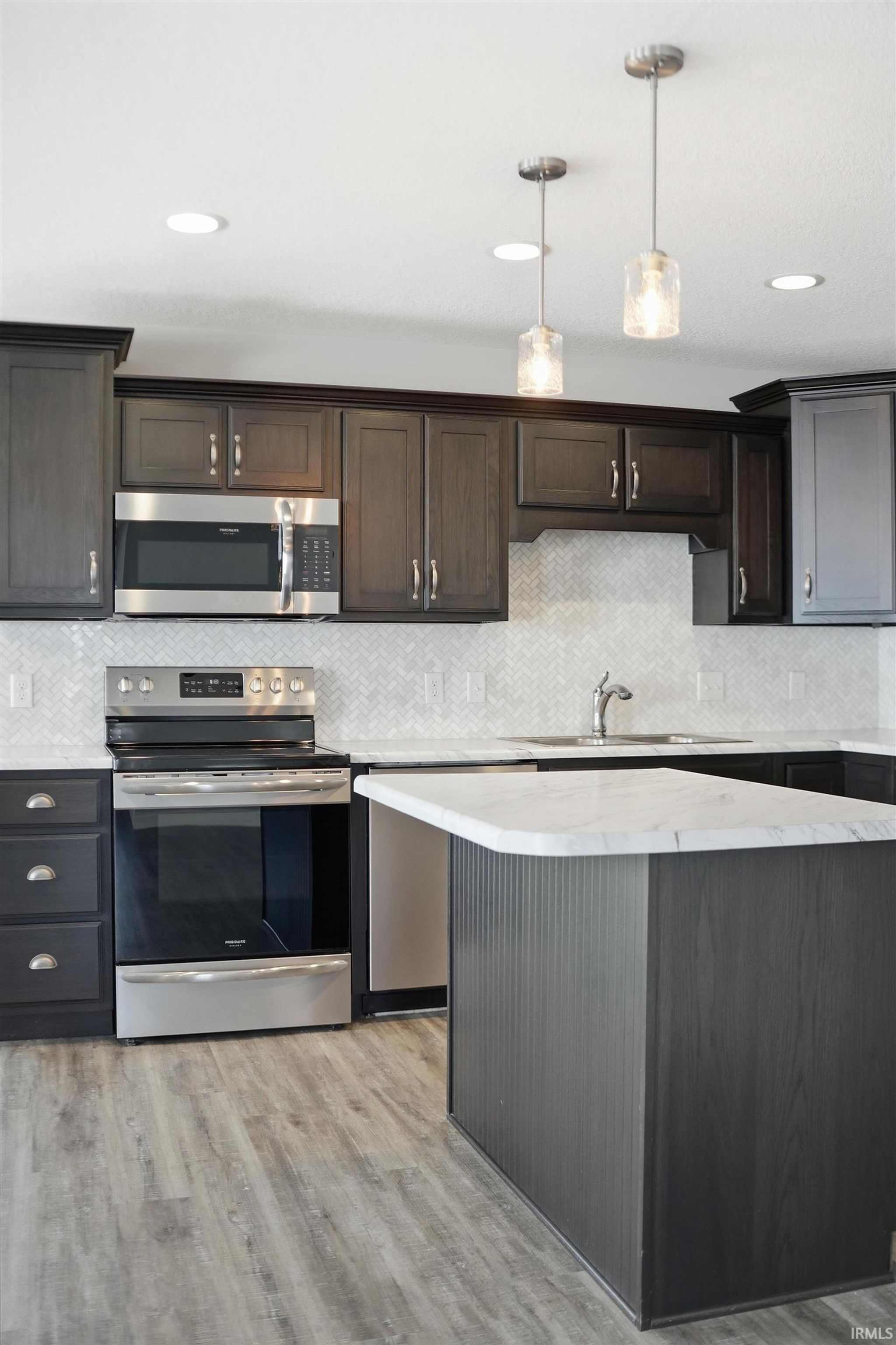 Image of 735 W Hamilton Road