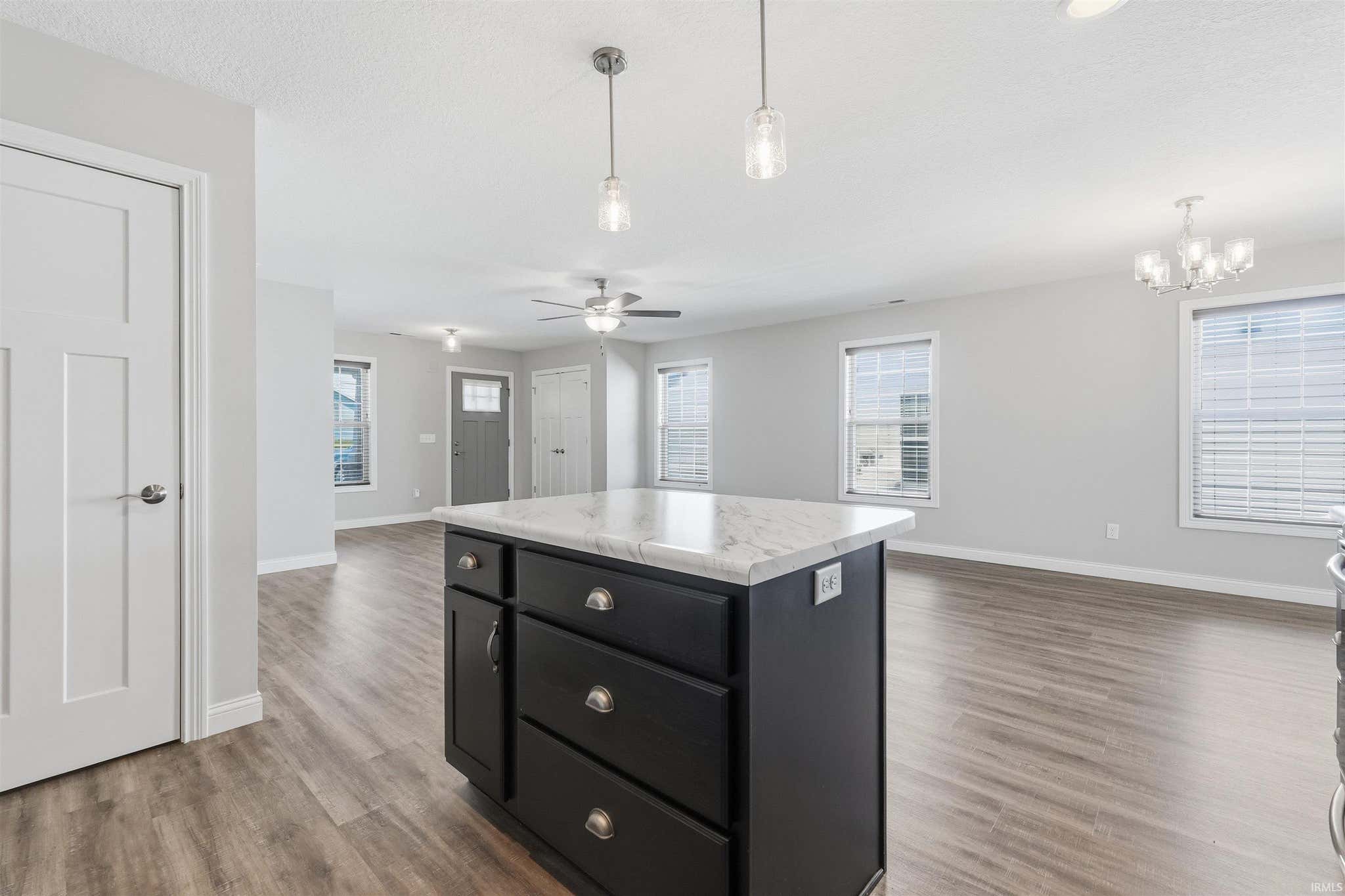 Image of 735 W Hamilton Road