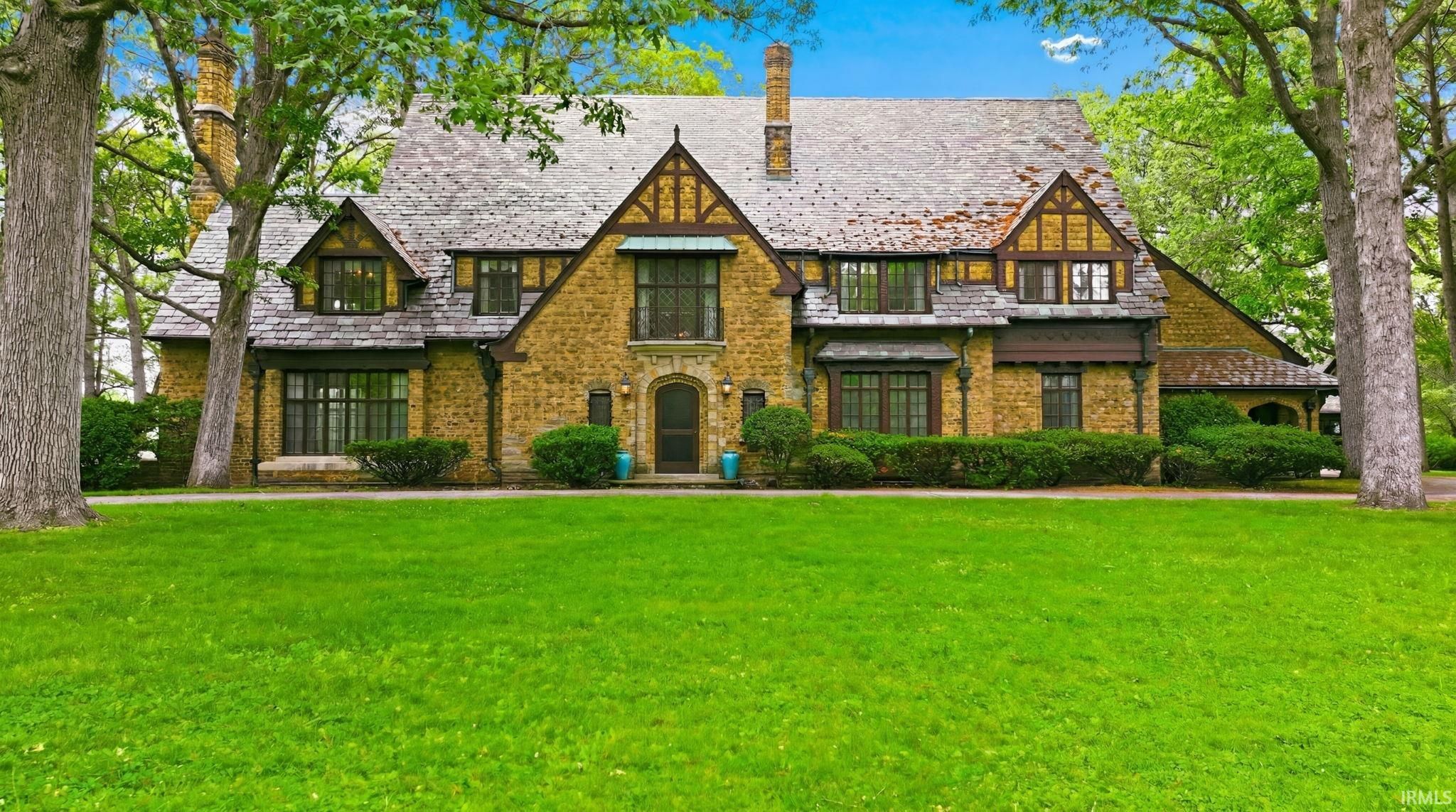 300 W 7th Street