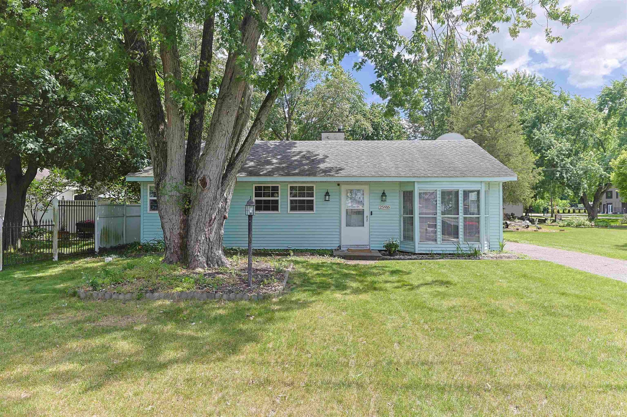Image of 25916 Lake Drive