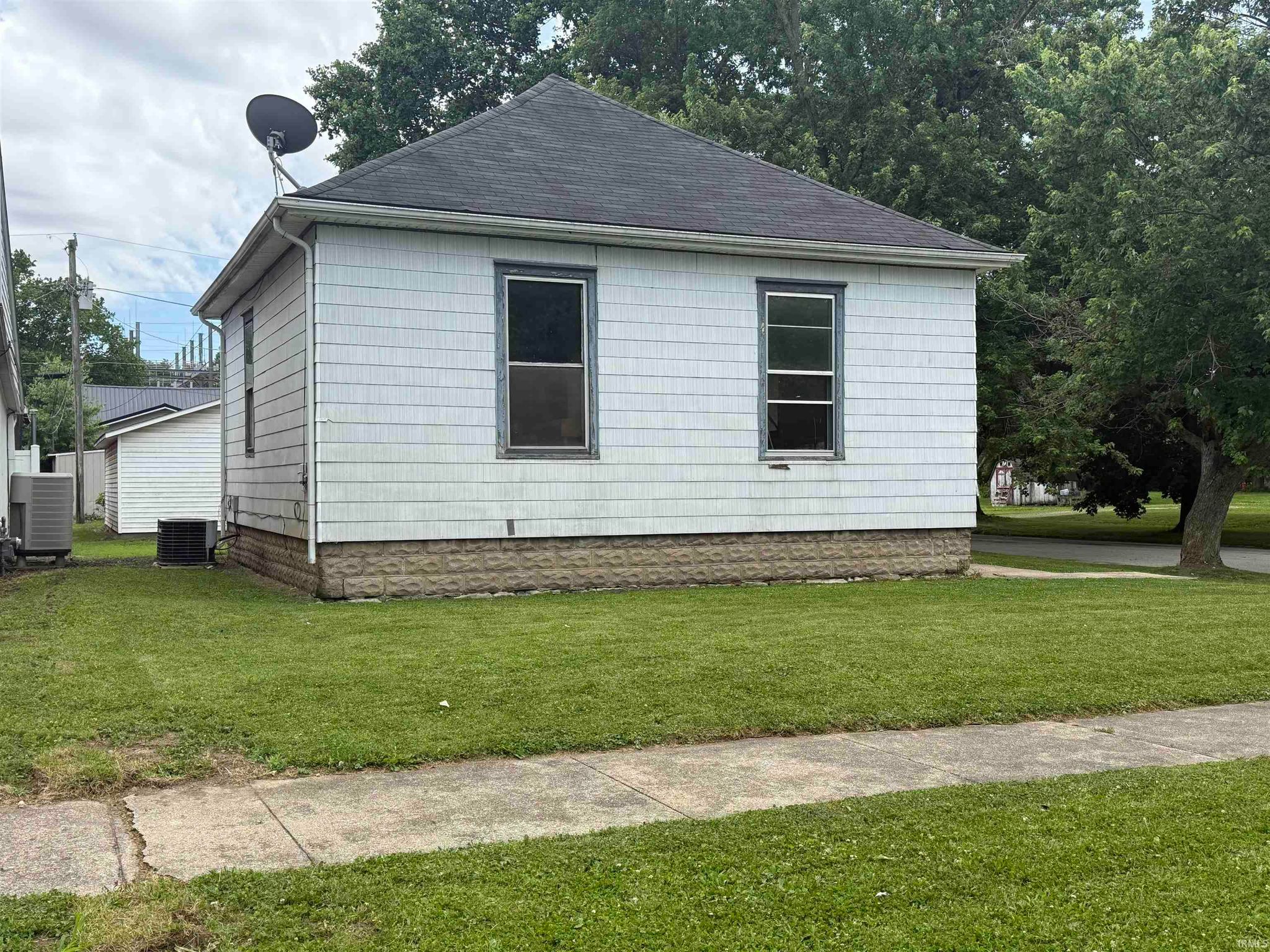 Image of 451 E 2nd Street