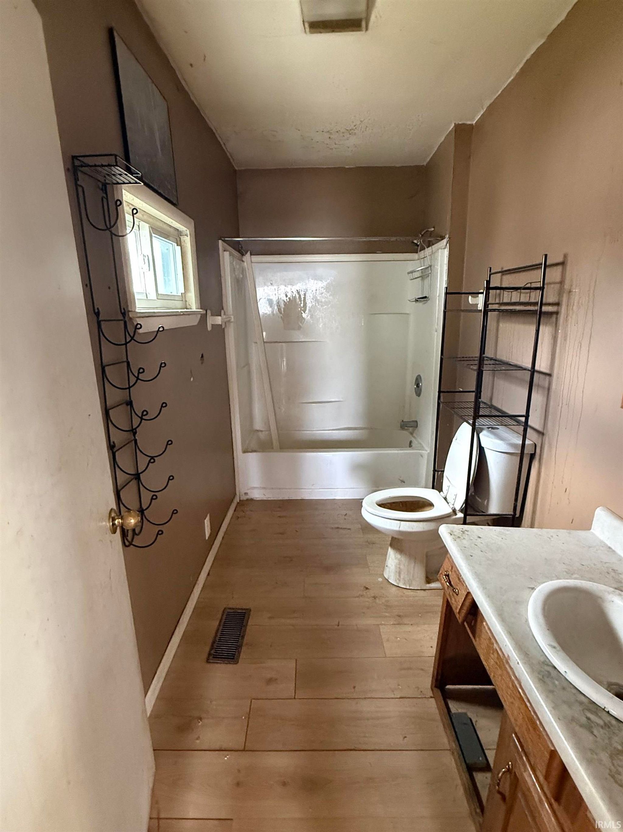 Image of 451 E 2nd Street