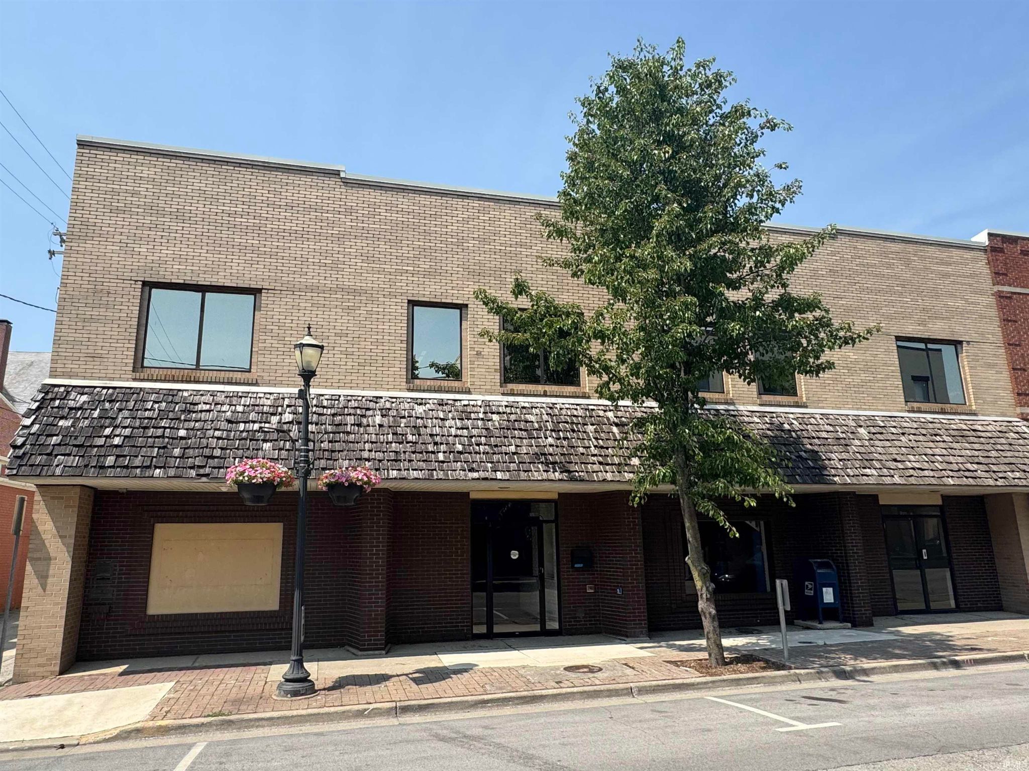 Image of 210 W Walnut Street