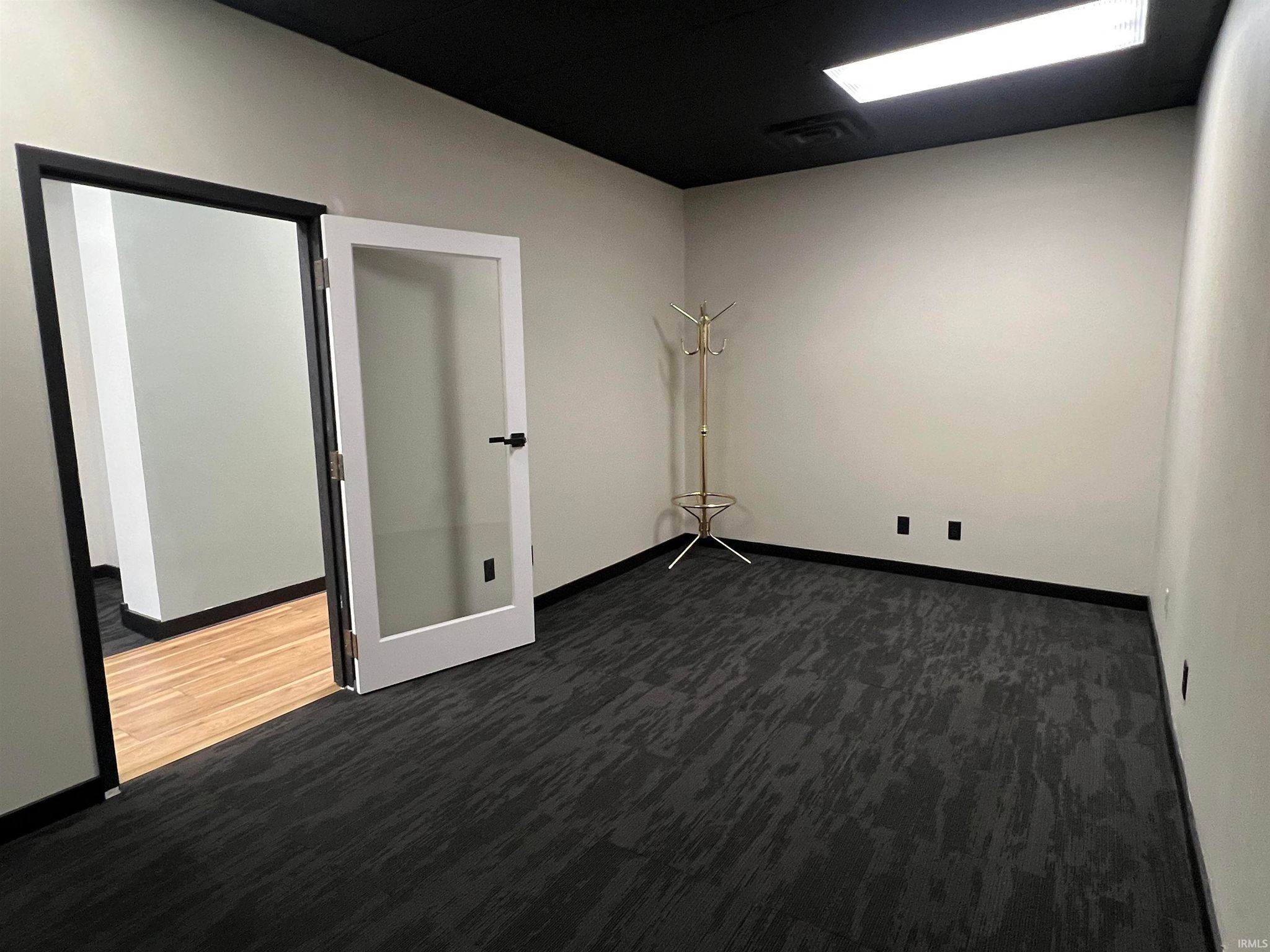 Image of 210 W Walnut Street