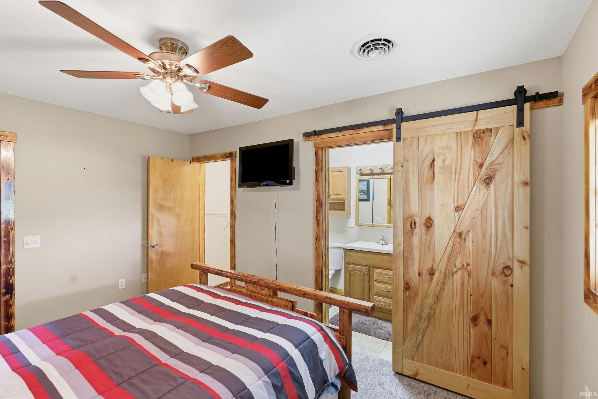 Image of 8019 S 900 W Road