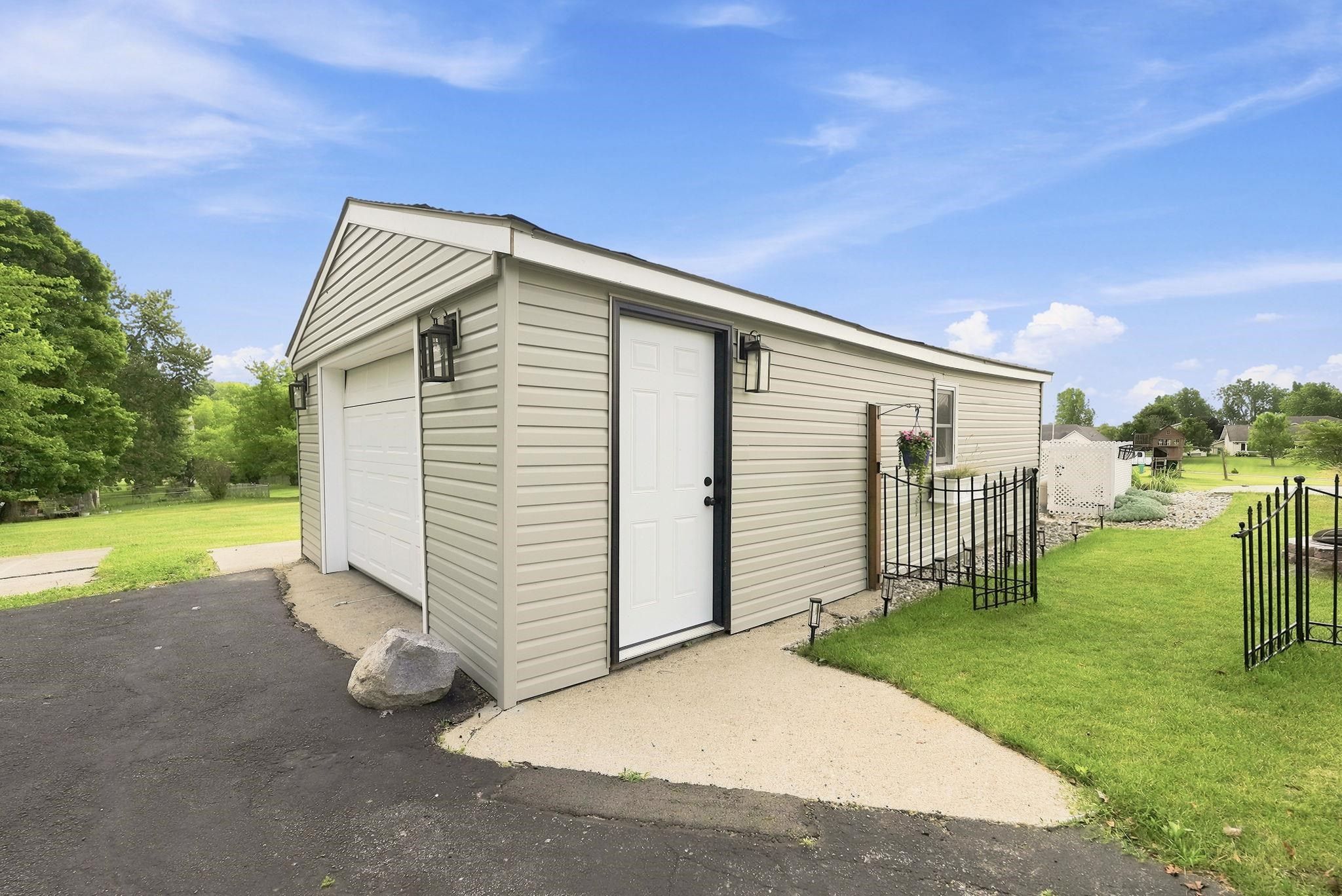 Image of 1305 S Kankamp Road
