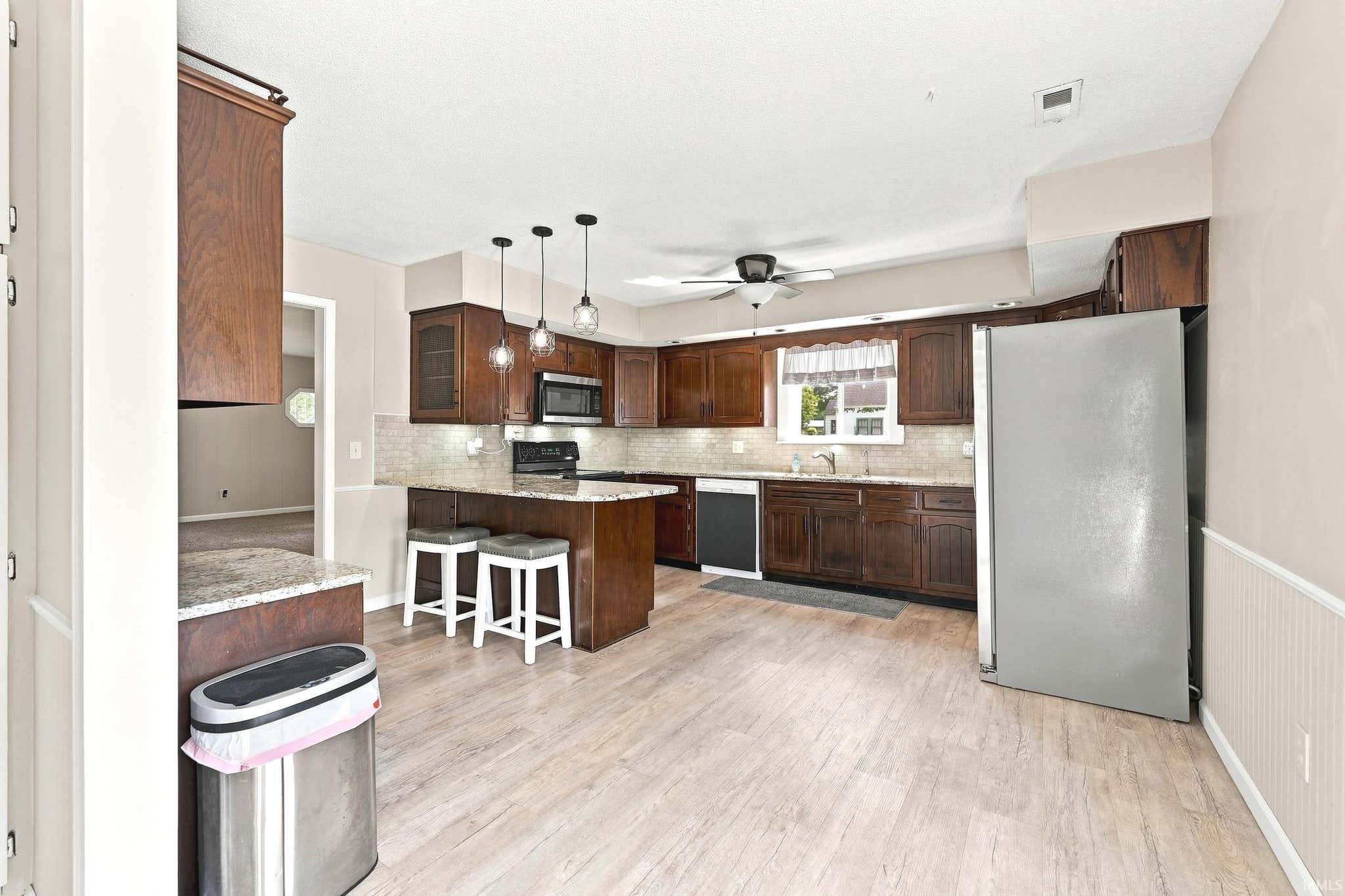 Image of 3543 W Maple Dr-57 Road