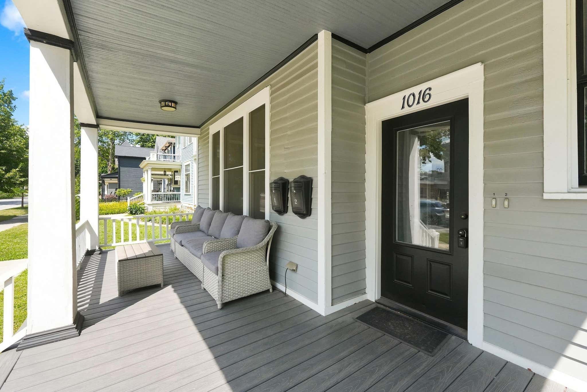 Image of 1016 W Washington Boulevard 1
