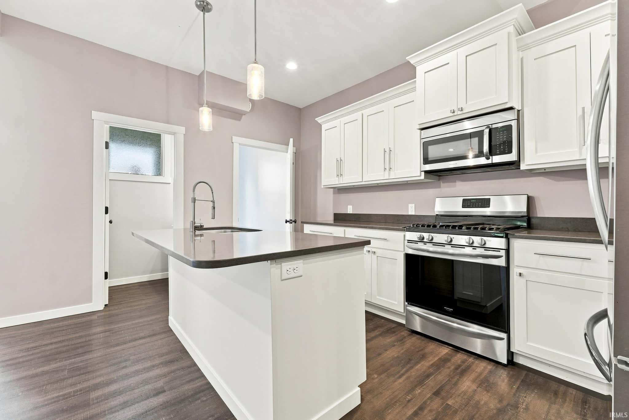 Image of 1016 W Washington Boulevard 1