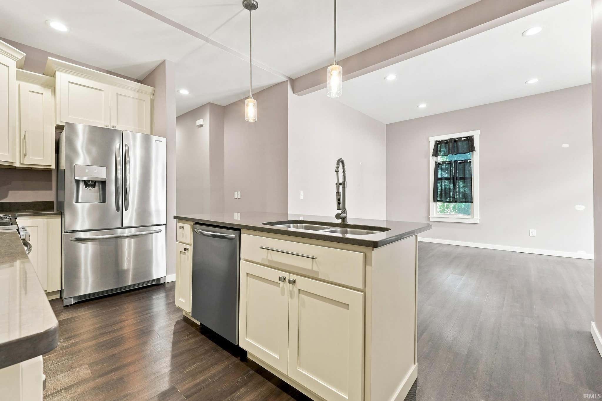 Image of 1016 W Washington Boulevard 1