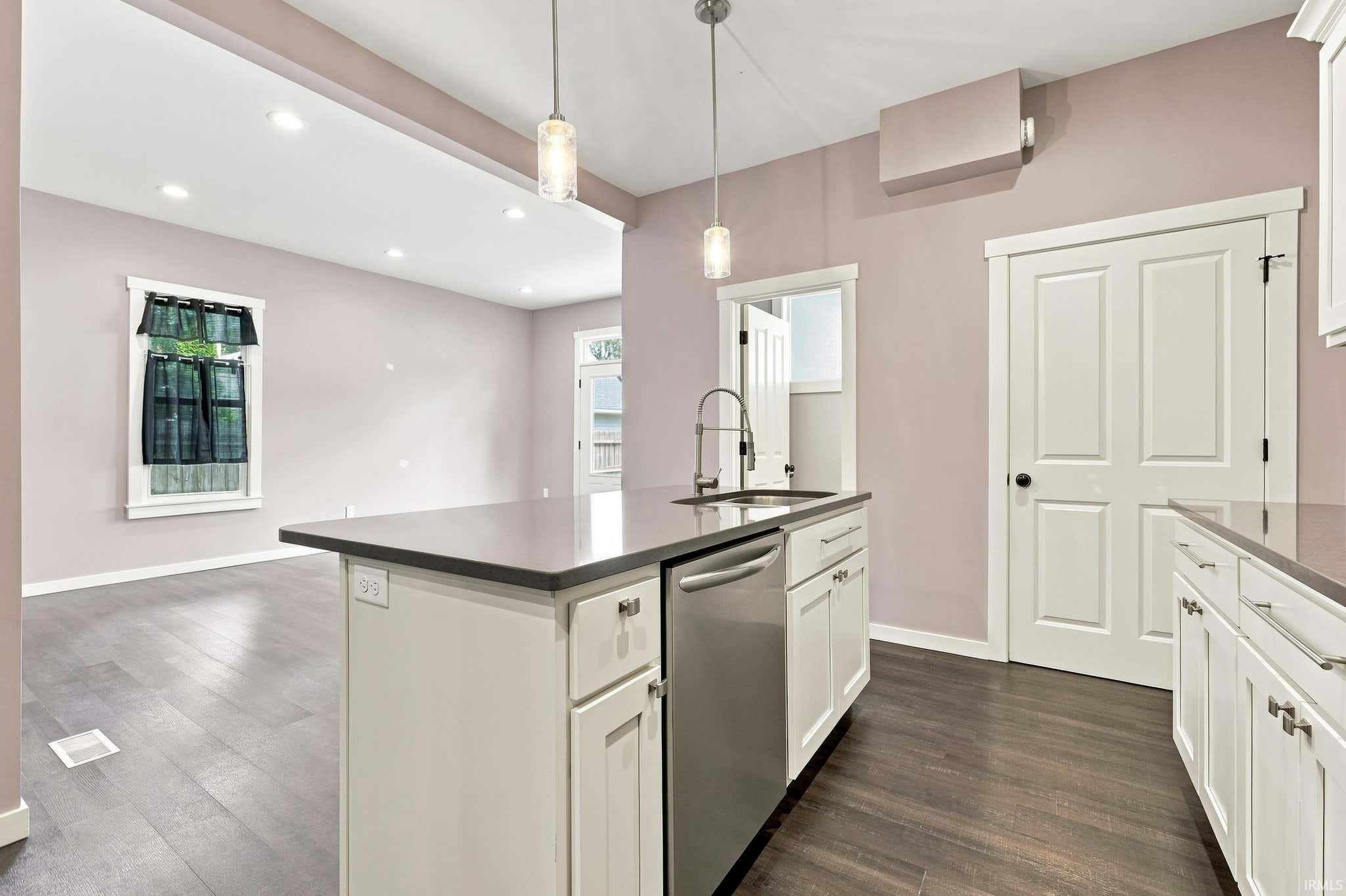Image of 1016 W Washington Boulevard 1