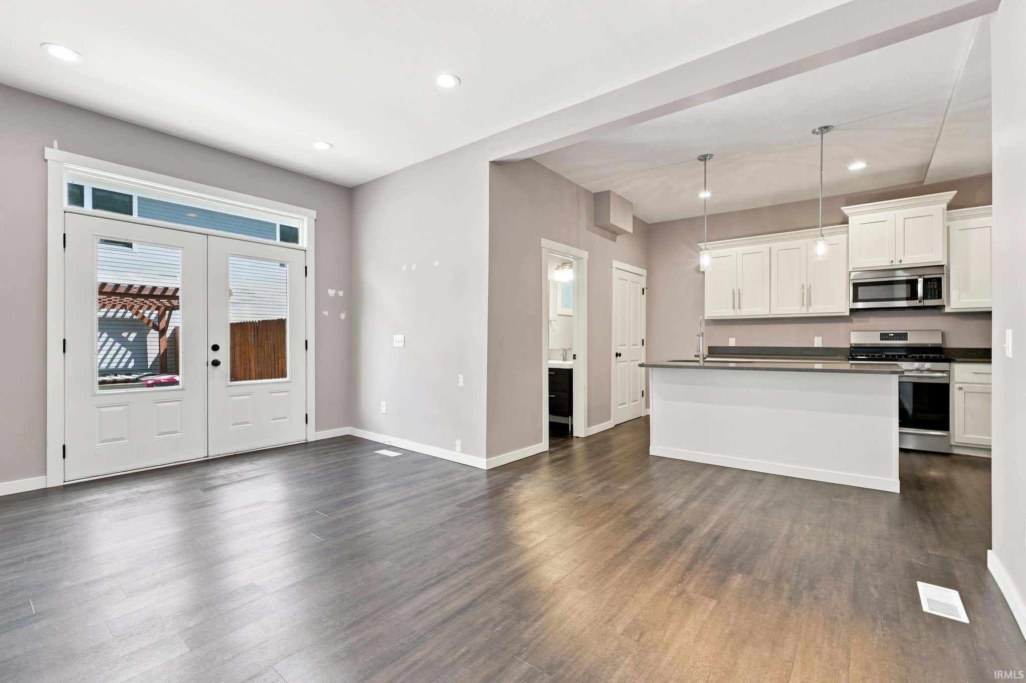 Image of 1016 W Washington Boulevard 1