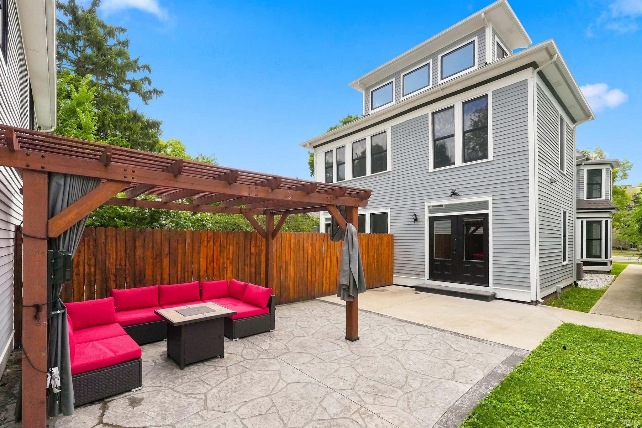 Image of 1016 W Washington Boulevard 1