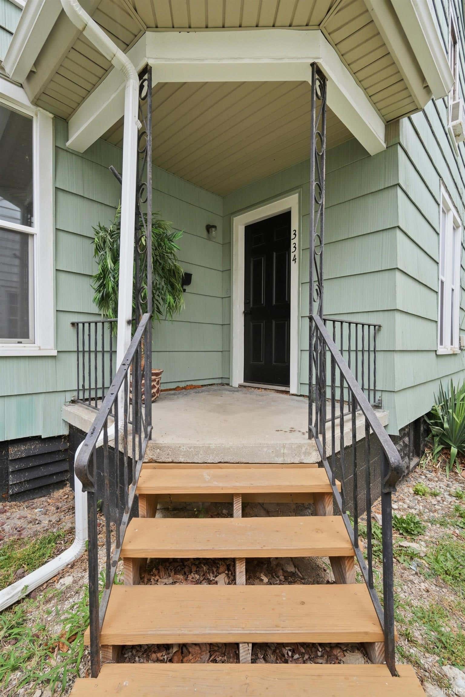 Image of 334 W 9th Street 1