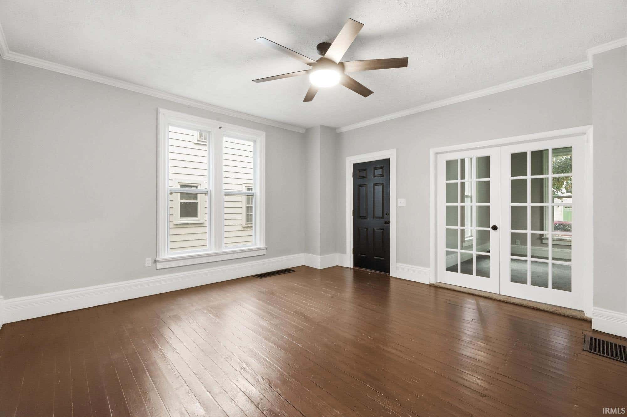 Image of 334 W 9th Street 1