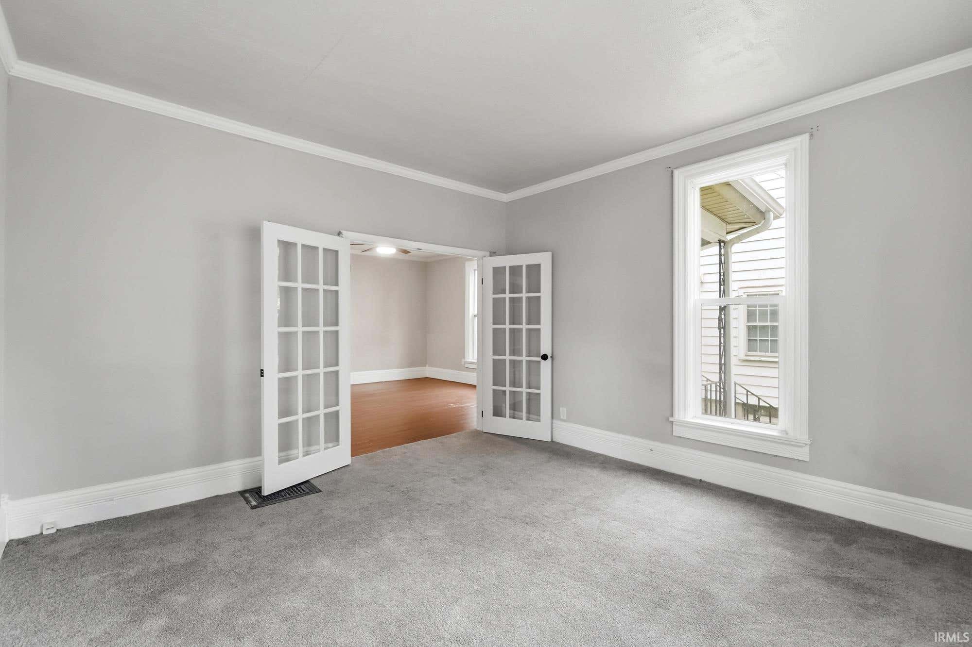 Image of 334 W 9th Street 1