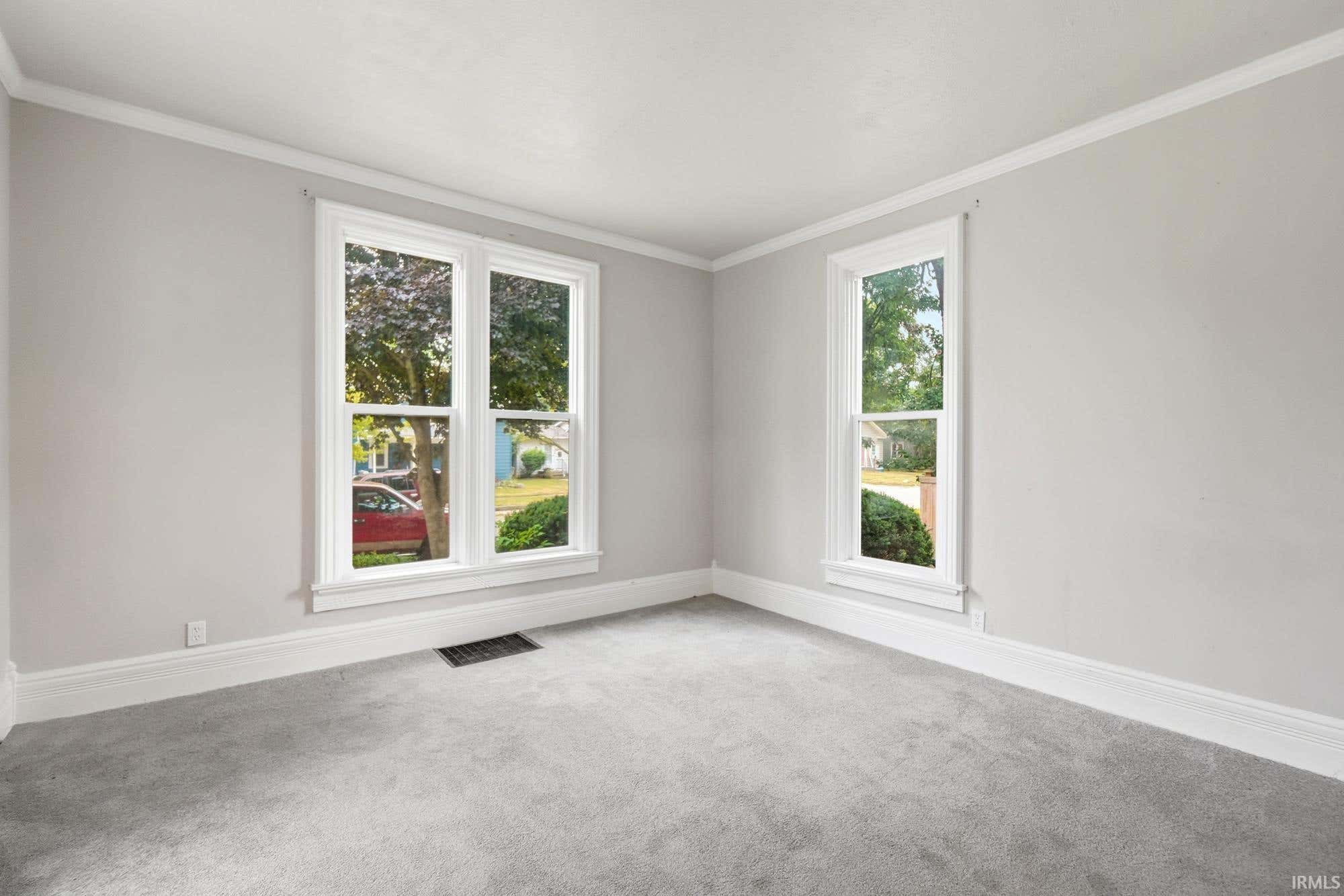 Image of 334 W 9th Street 1