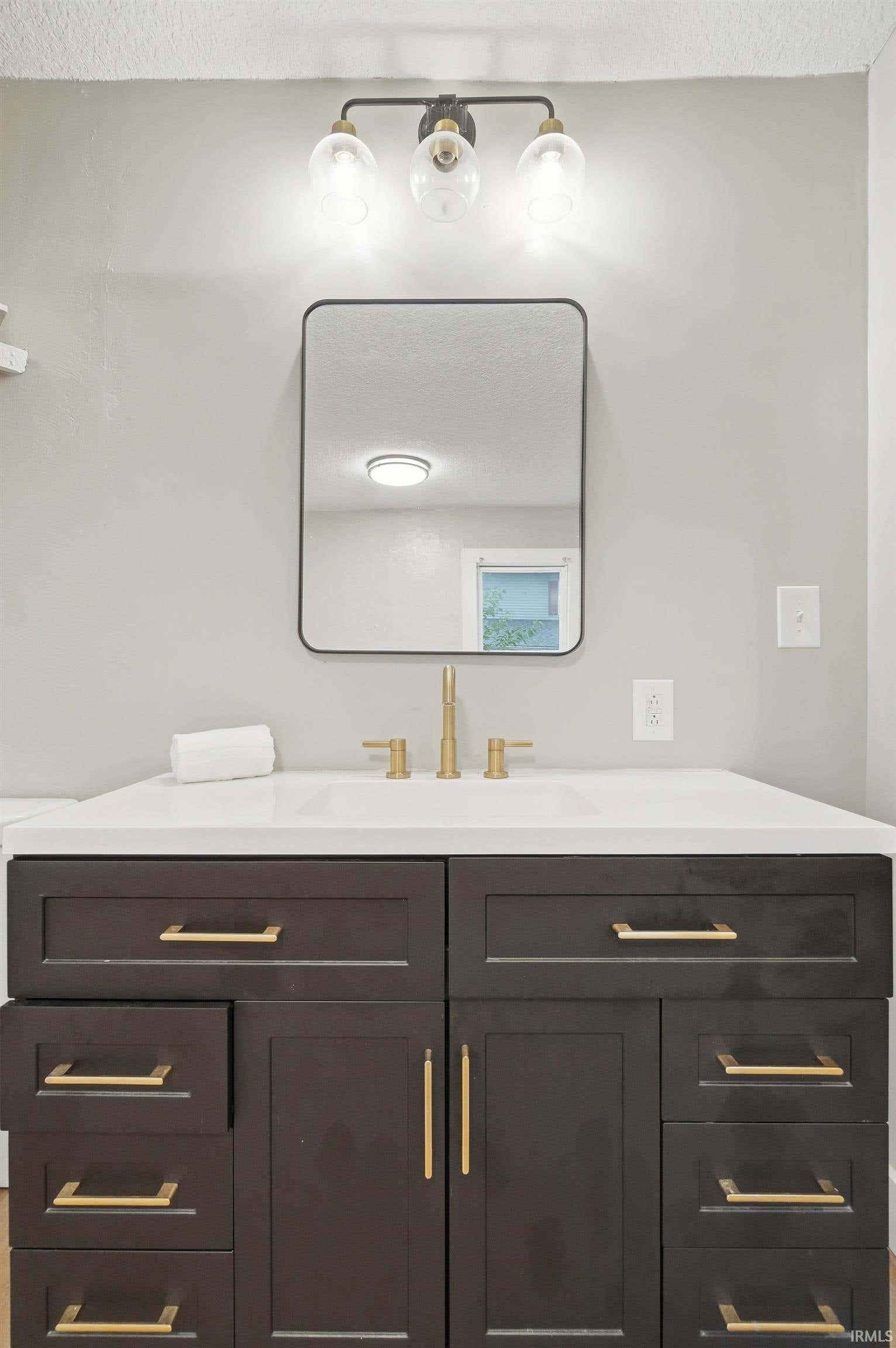 Image of 334 W 9th Street 1