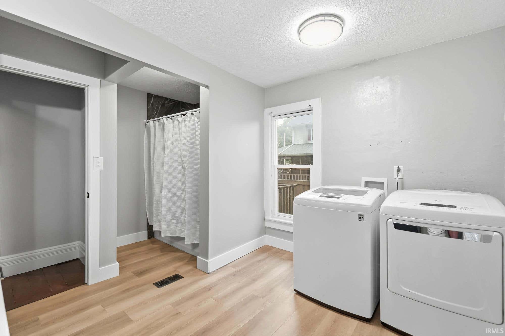 Image of 334 W 9th Street 1