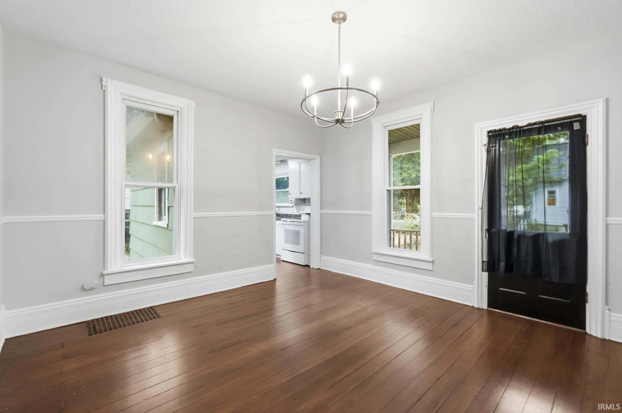 Image of 334 W 9th Street 1