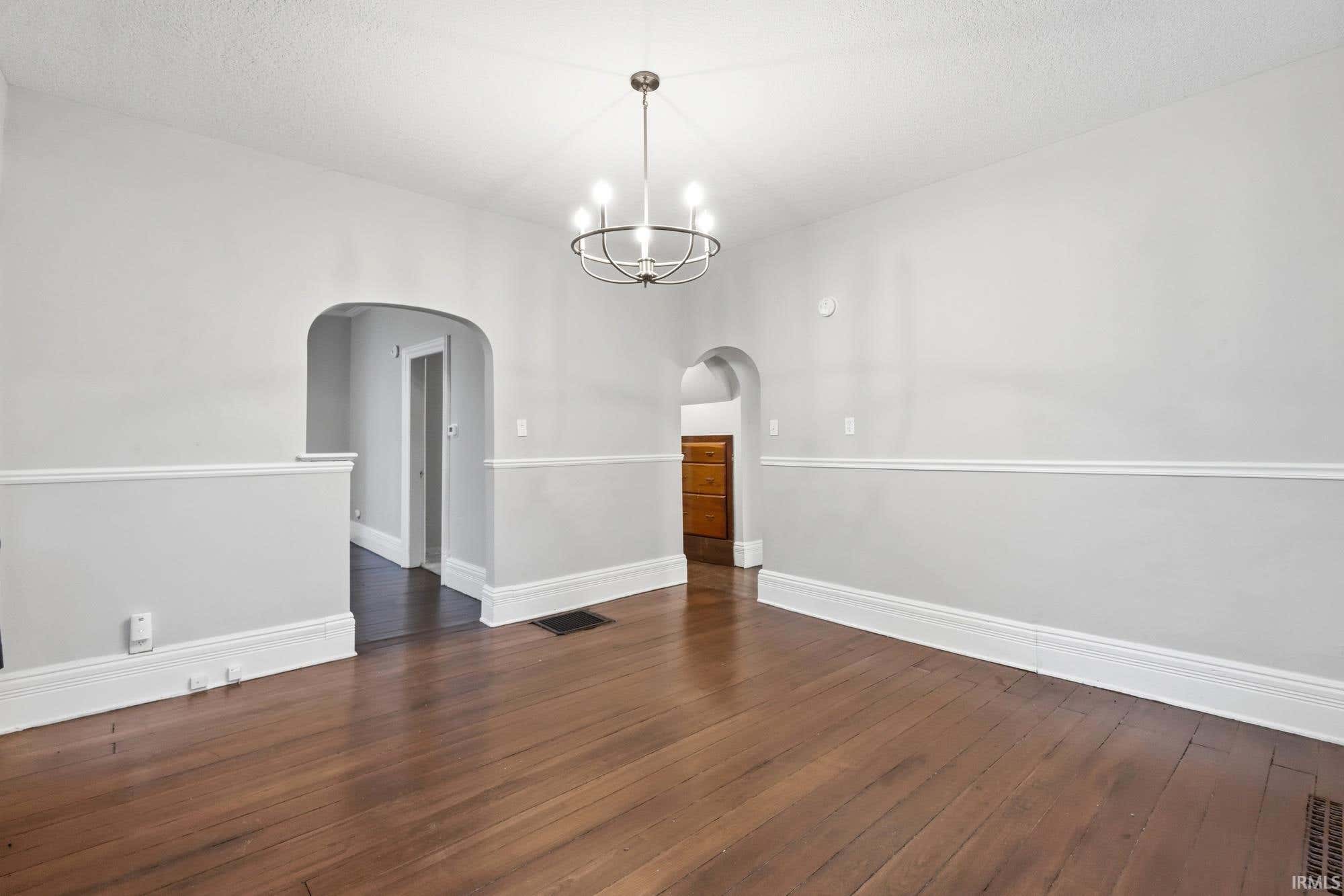 Image of 334 W 9th Street 1