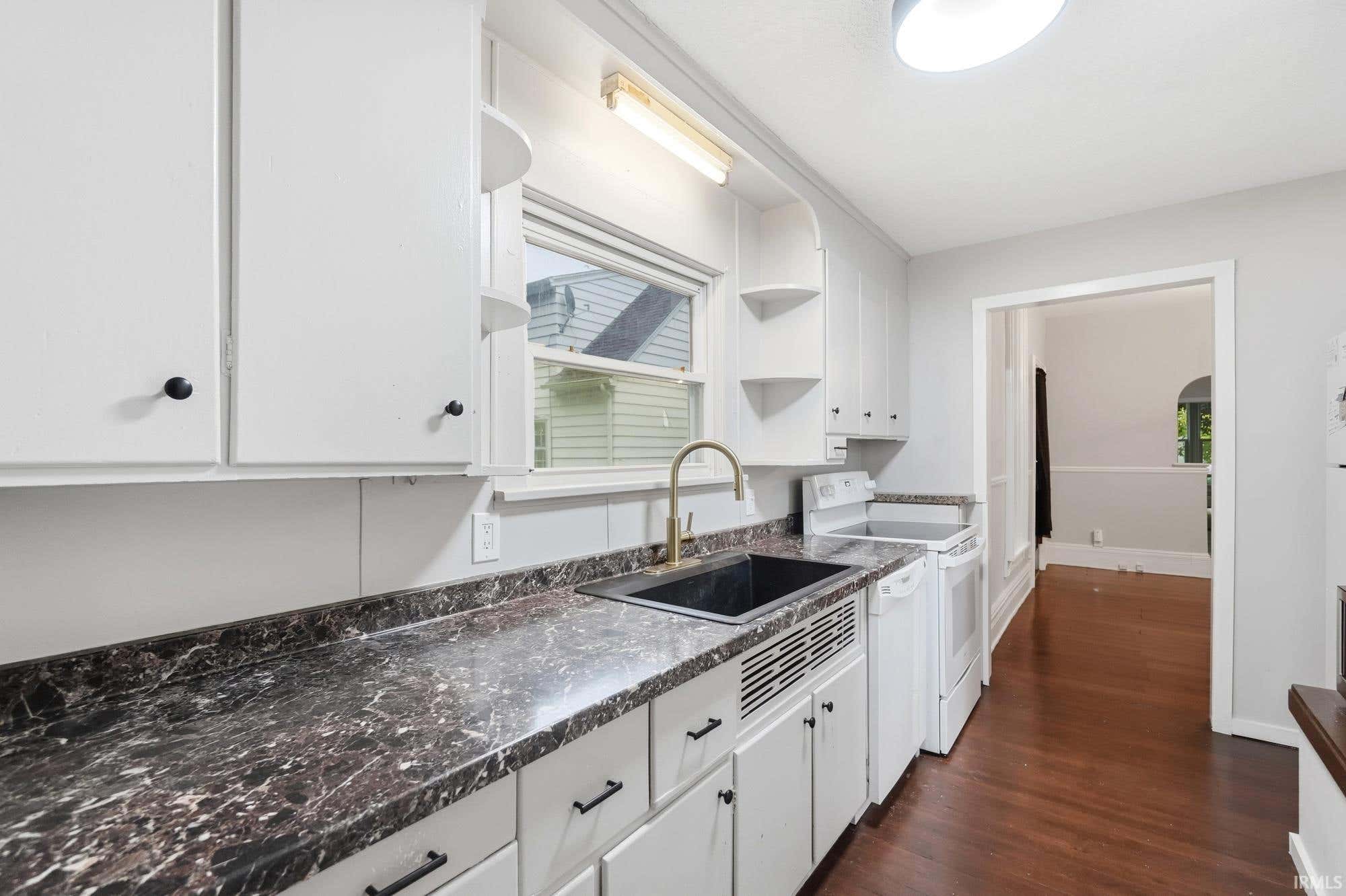 Image of 334 W 9th Street 1