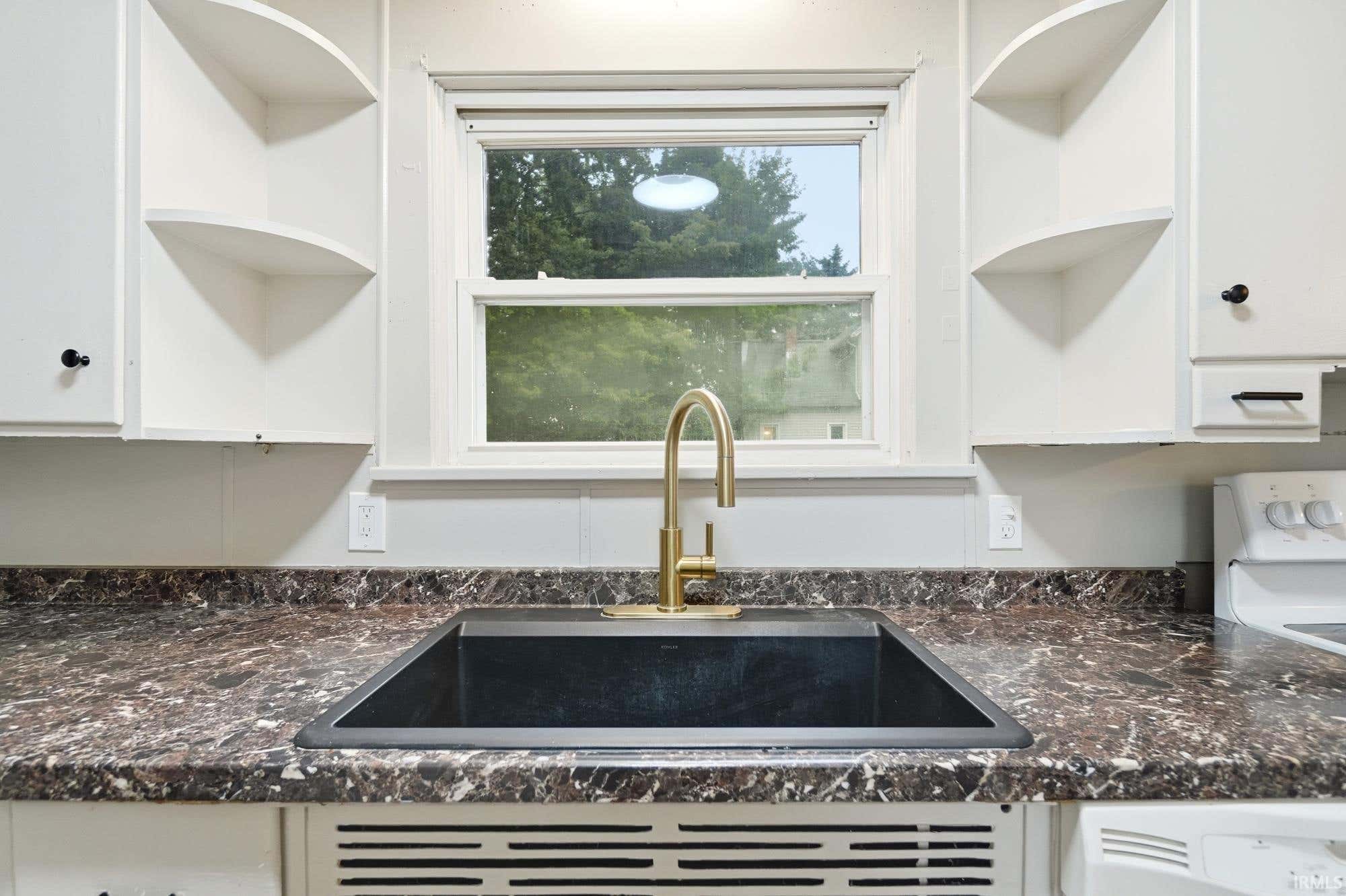 Image of 334 W 9th Street 1