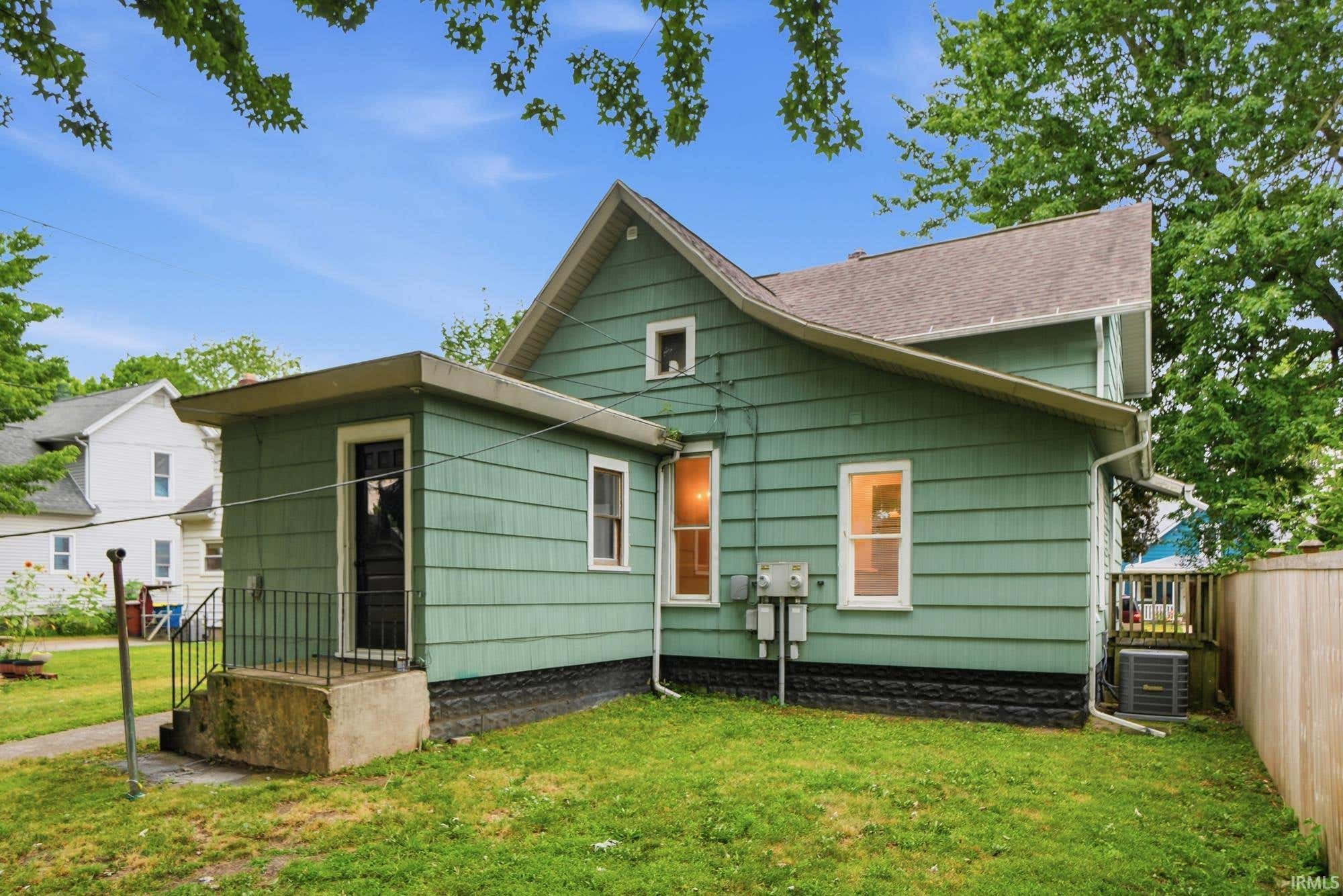 Image of 334 W 9th Street 1