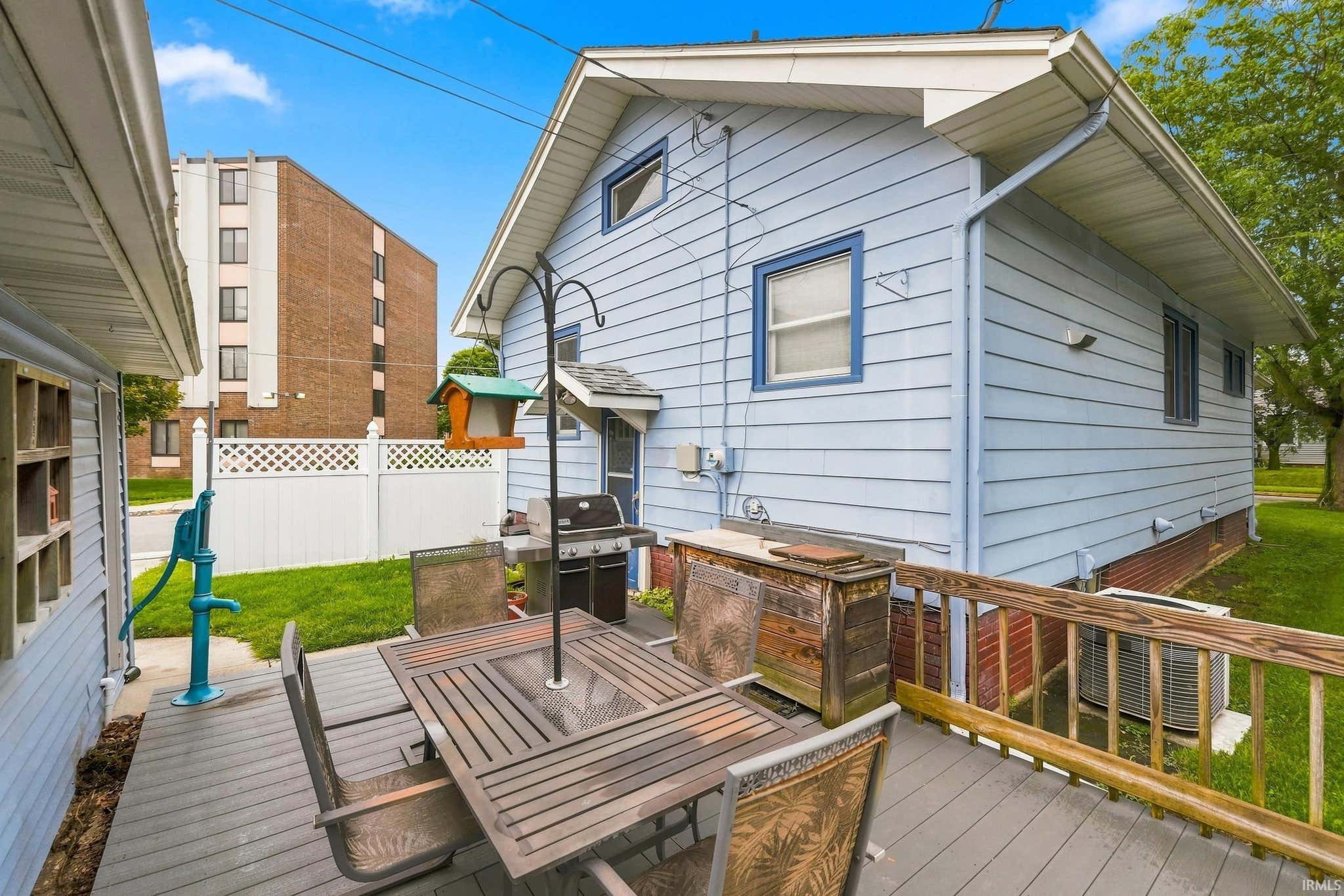 Image of 2021 Oakland Street